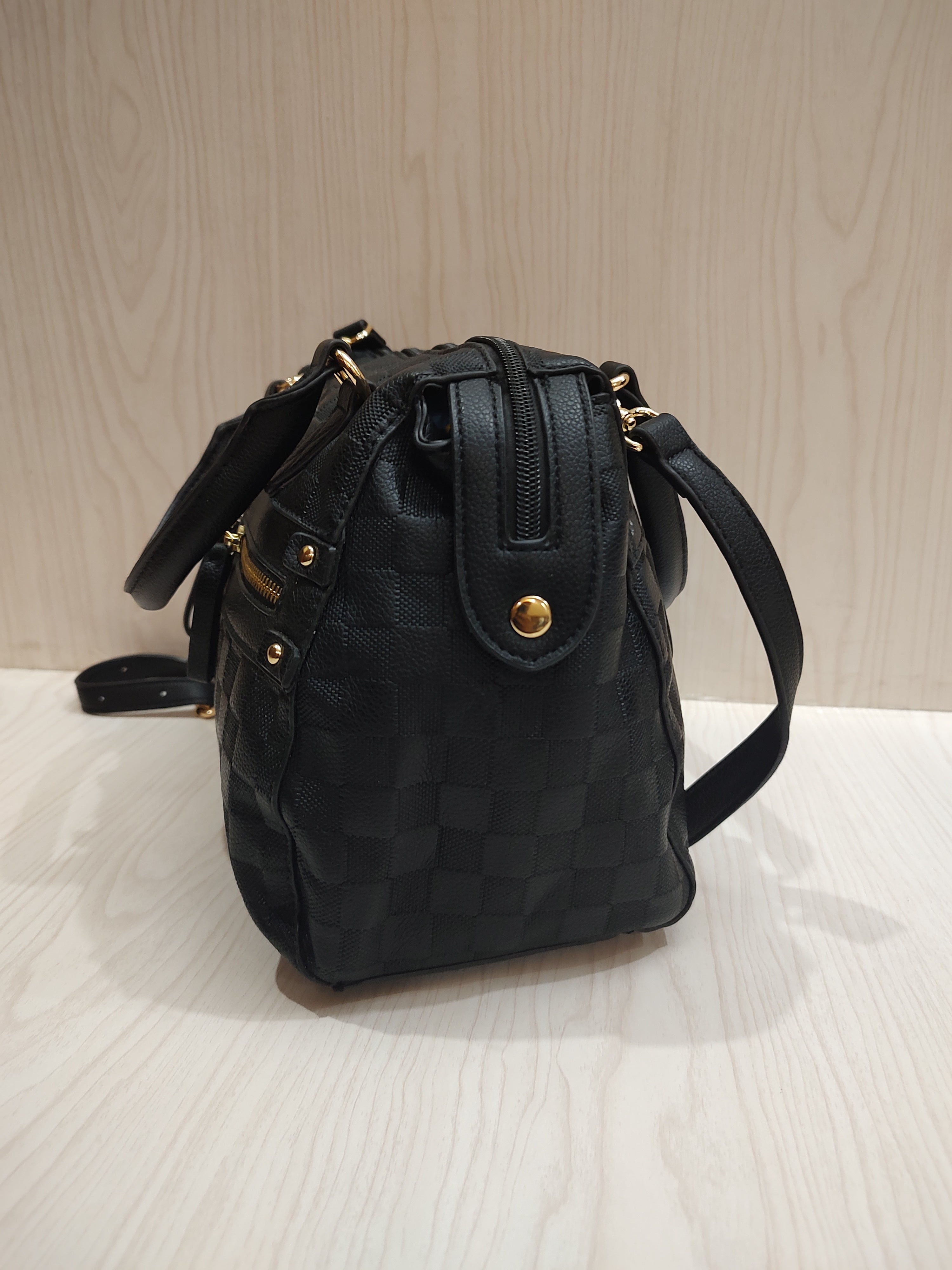 👜 Elegant Checkered Textured Satchel