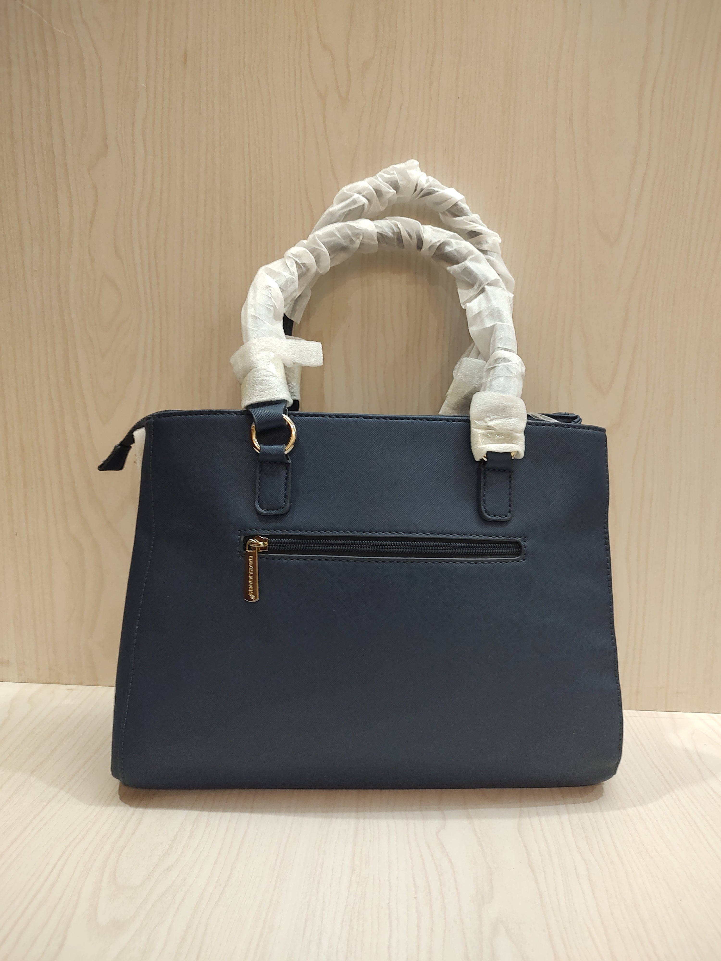 👜 Classic Quilted Multi-Compartment Satchel – Deep Navy