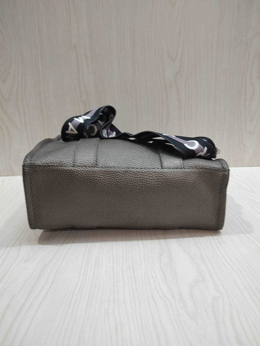 Metallic Pewter Textured Top-Handle Tote Bag 👜✨