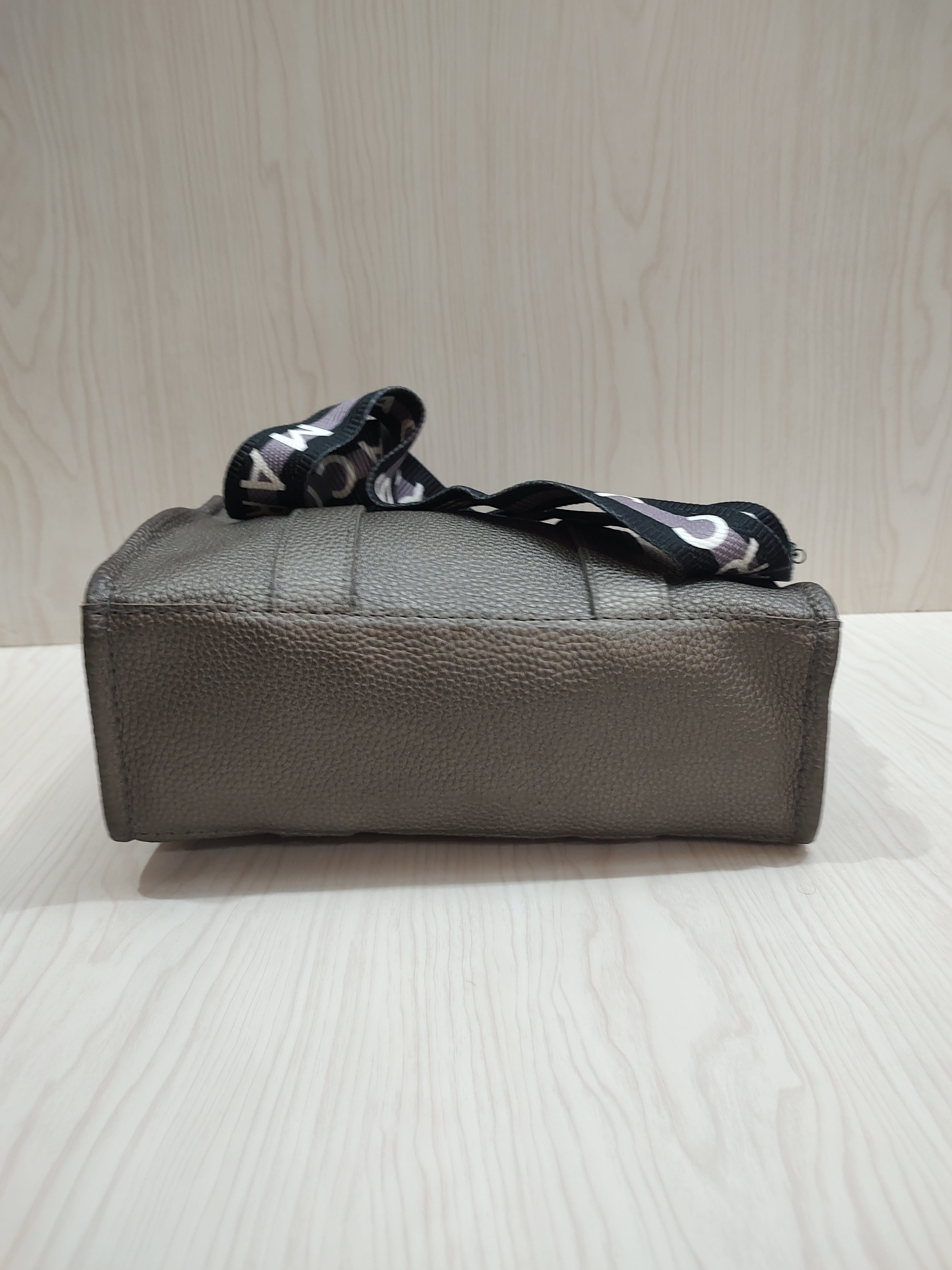 Metallic Pewter Textured Top-Handle Tote Bag 👜✨