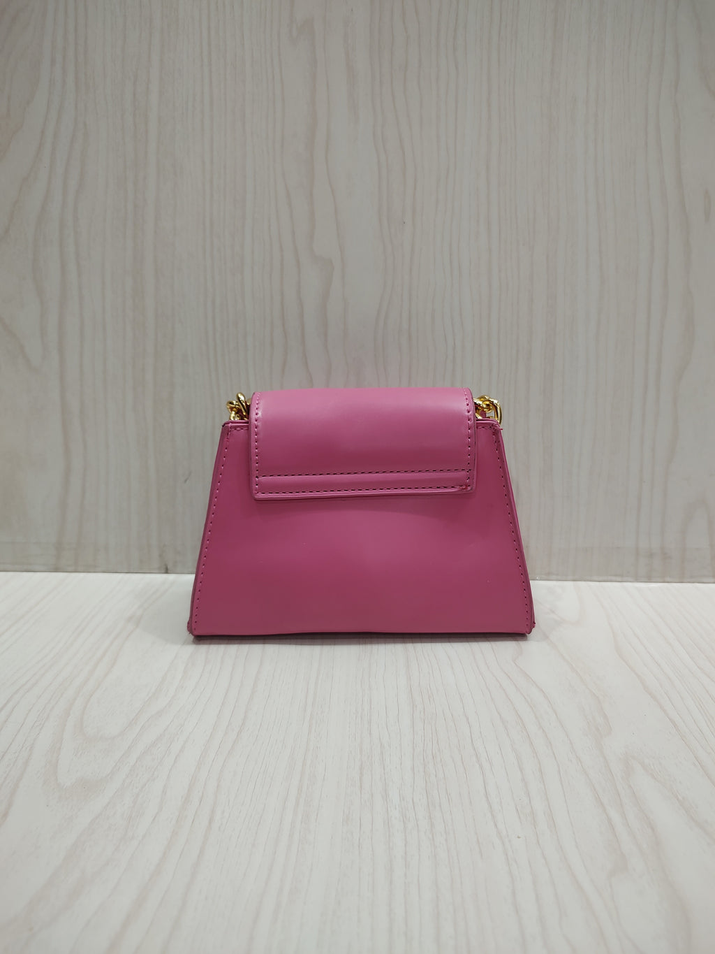 🌸 Bubblegum Pink Trapeze Mini Hand Bag with Chunky Gold Chain