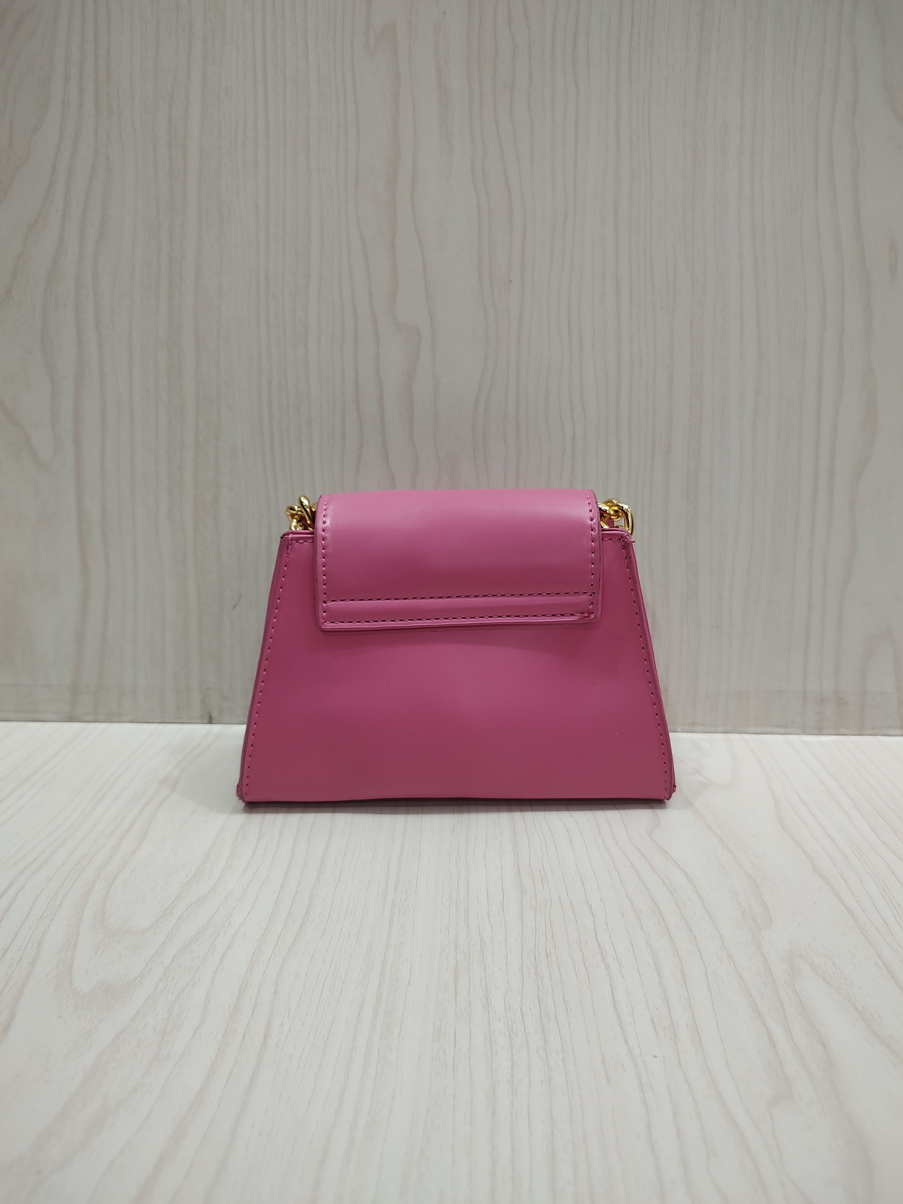 🌸 Bubblegum Pink Trapeze Mini Hand Bag with Chunky Gold Chain