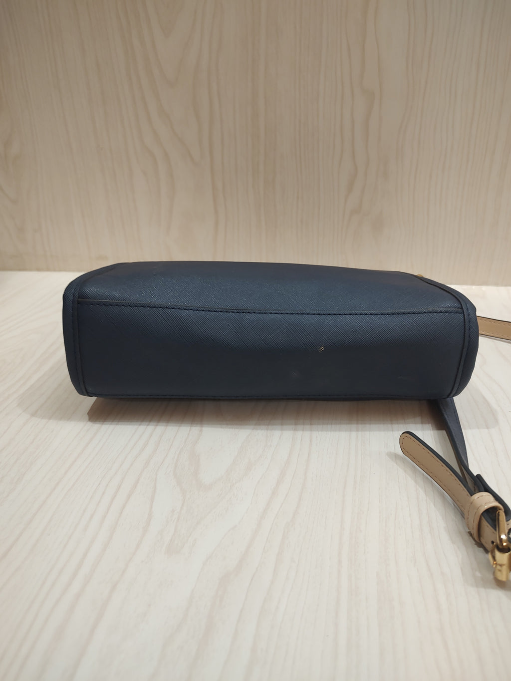 🔷 Sophisticated Navy Two-Tone Crossbody Bag