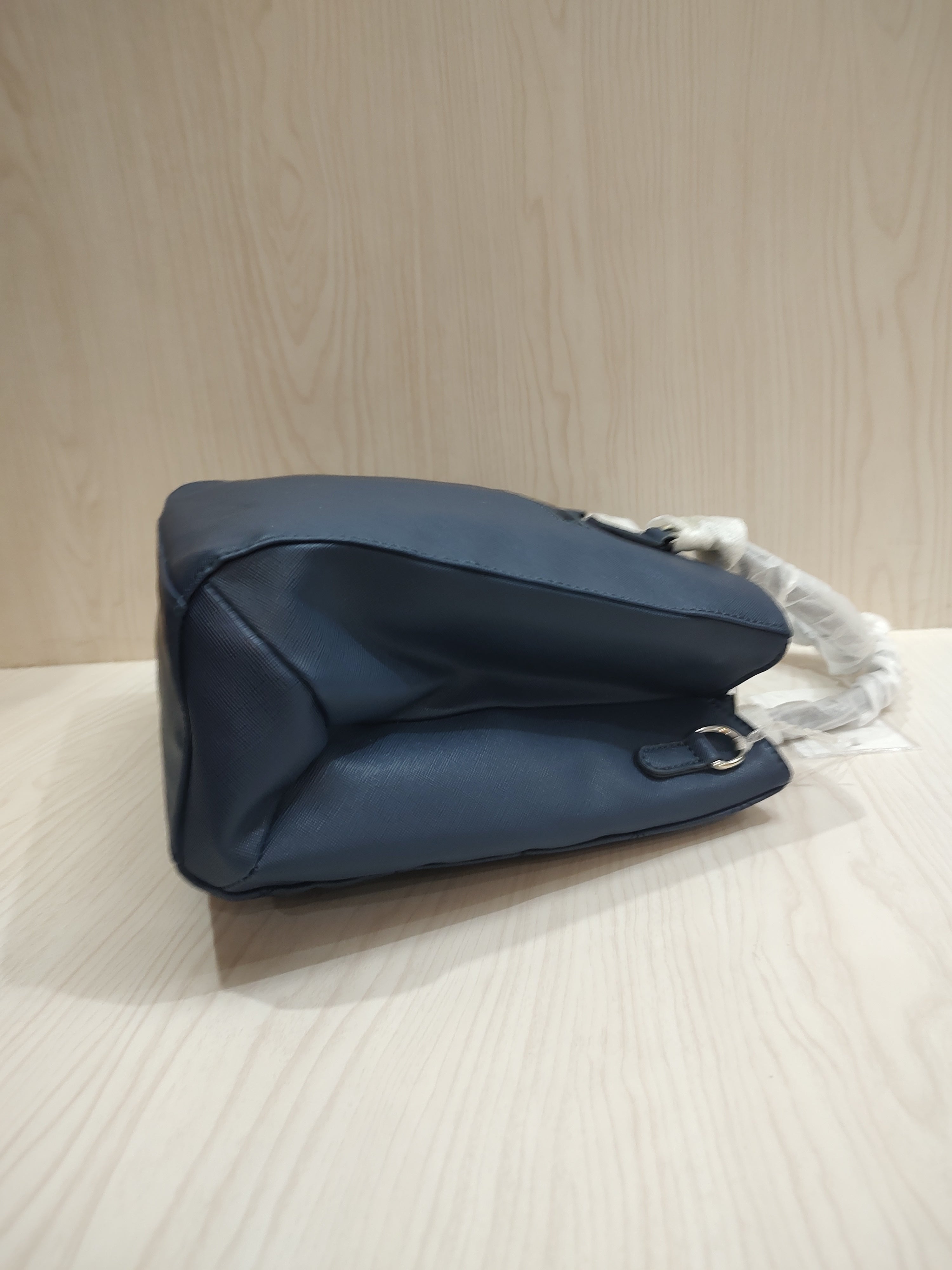 👜 Classic Quilted Multi-Compartment Satchel – Deep Navy