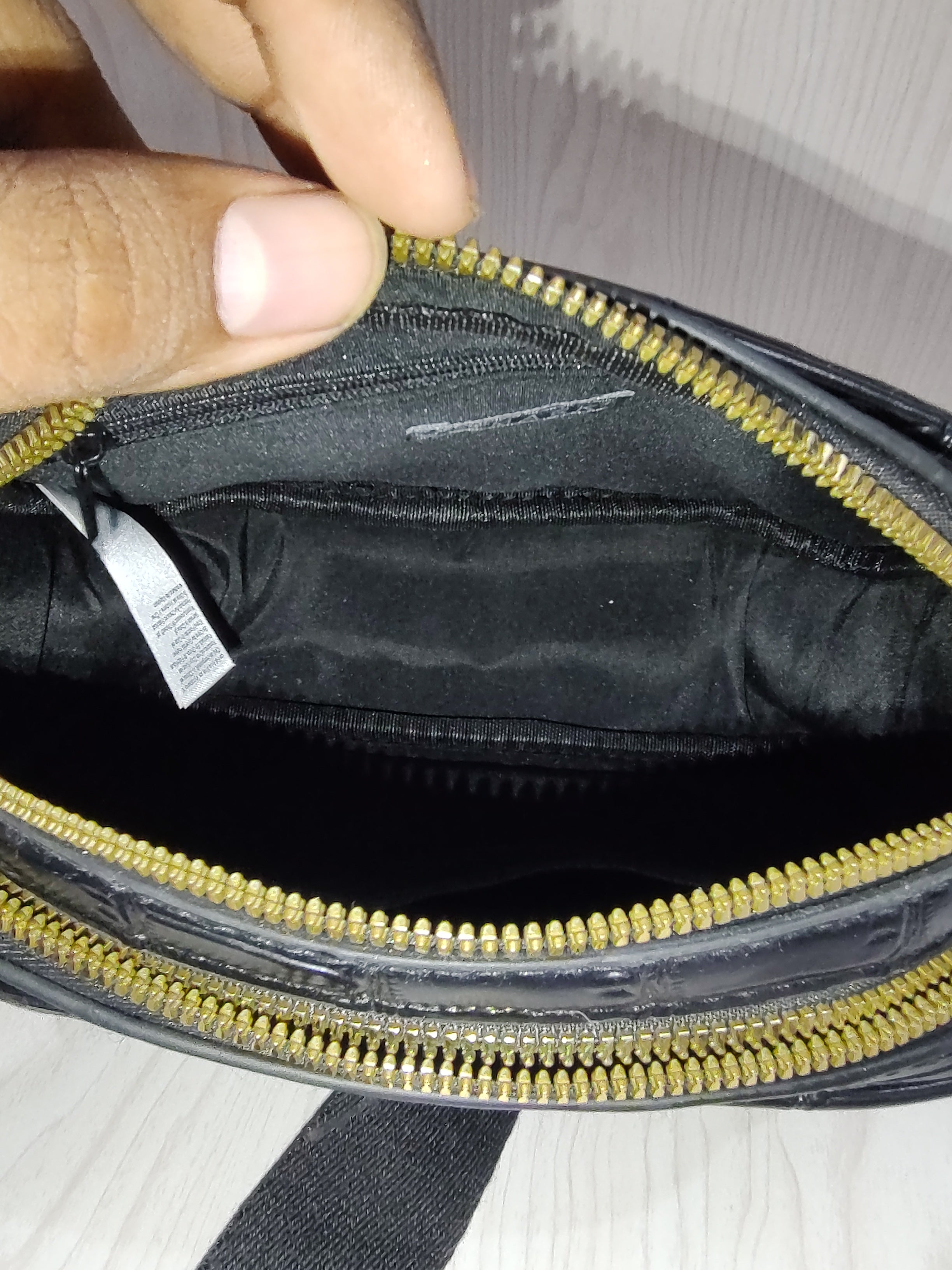 🖤 Chic Croc-Embossed Multi-Compartment Crossbody Bag