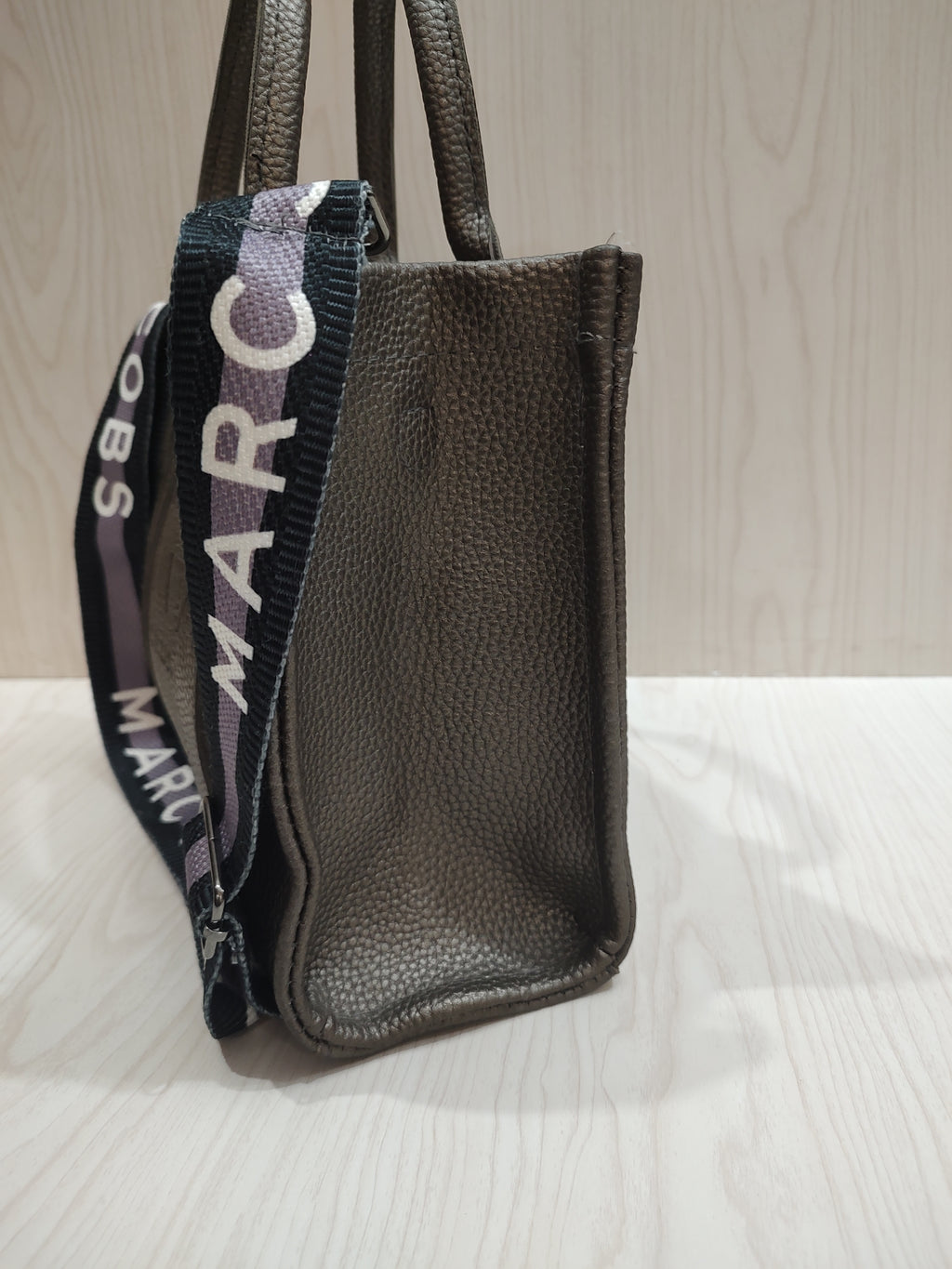Metallic Pewter Textured Top-Handle Tote Bag 👜✨