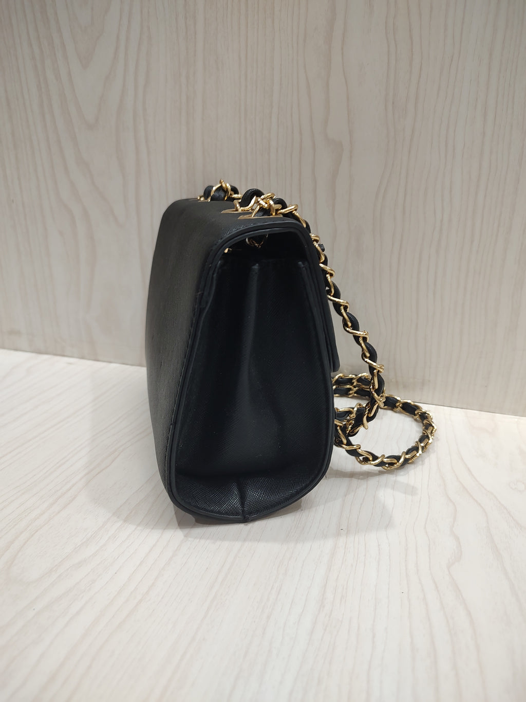 ✨ Classic Elegance Black Crossbody Bag