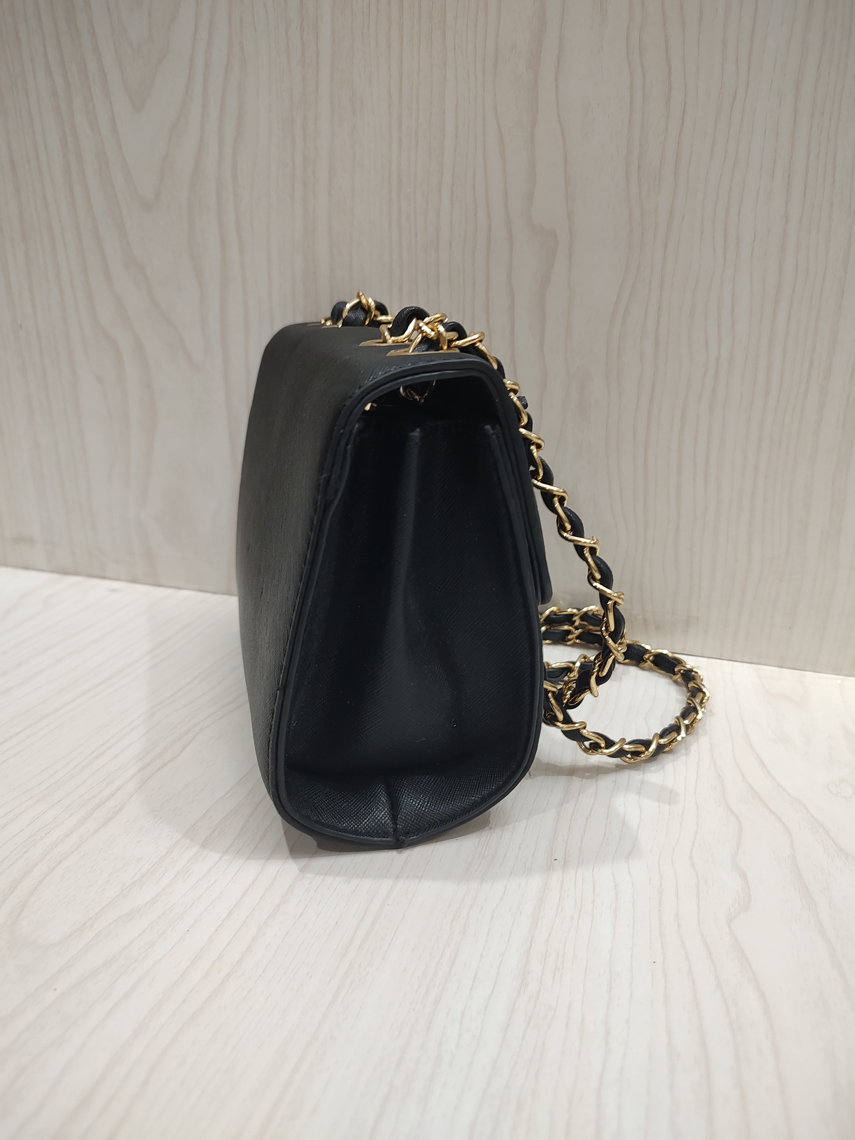 ✨ Classic Elegance Black Crossbody Bag