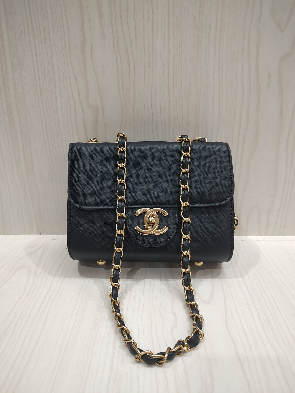 ✨ Classic Elegance Black Crossbody Bag