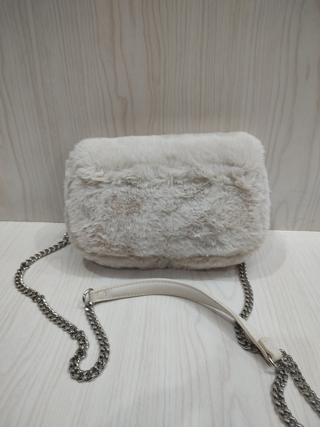 🧸 Cozy Cream Faux-Fur Crossbody Bag