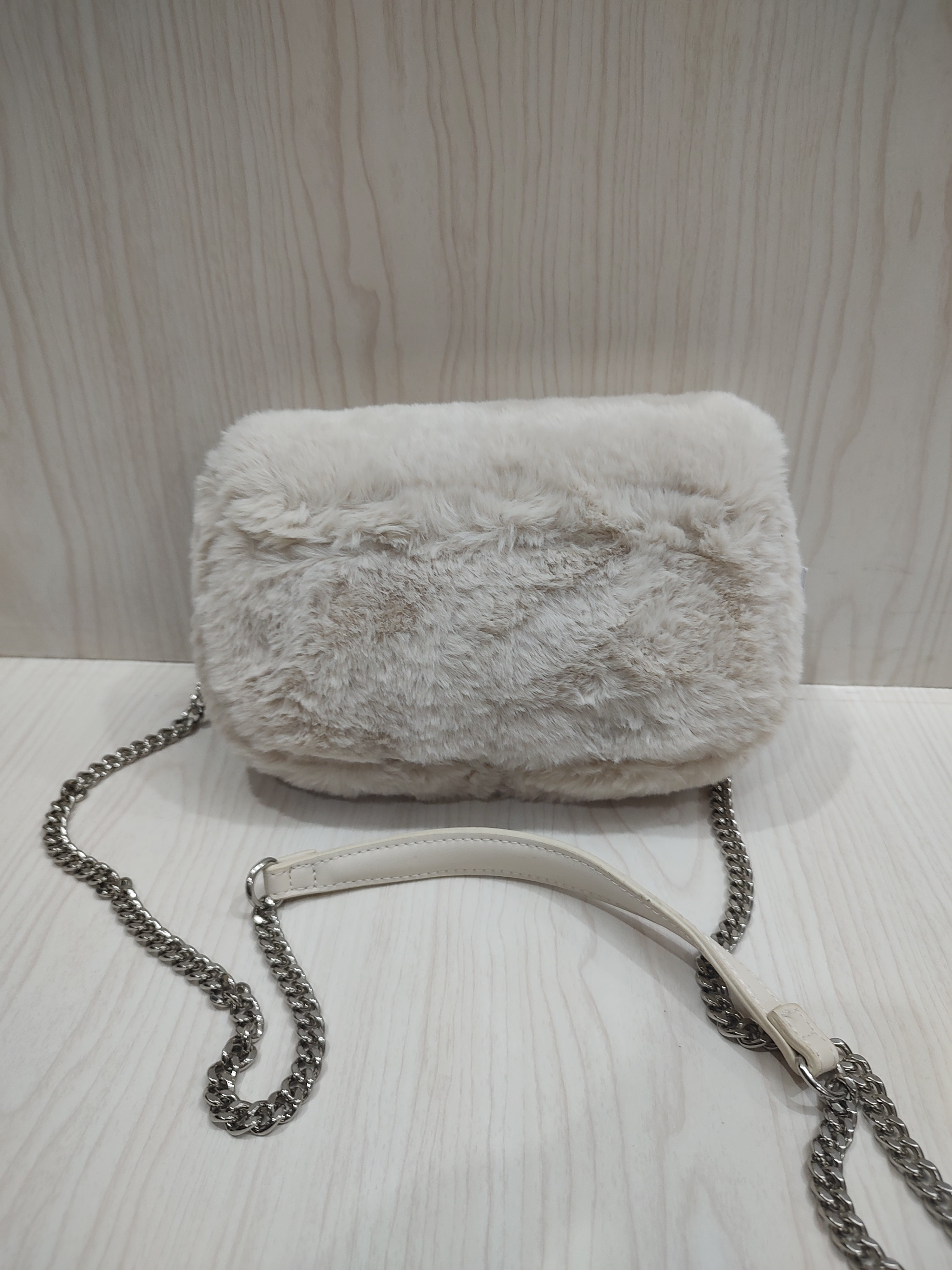 🧸 Cozy Cream Faux-Fur Crossbody Bag