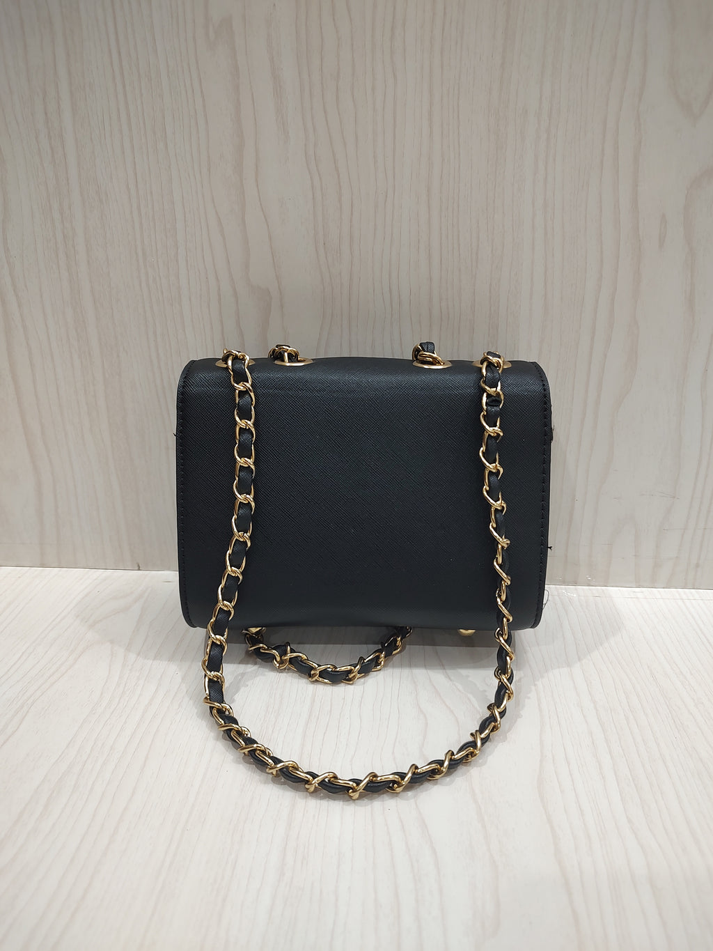✨ Classic Elegance Black Crossbody Bag
