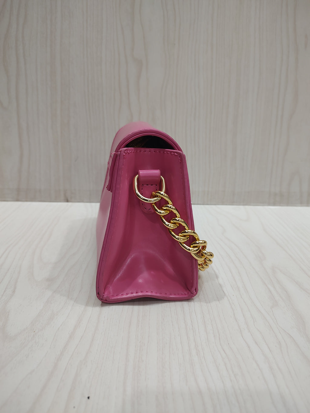 🌸 Bubblegum Pink Trapeze Mini Hand Bag with Chunky Gold Chain