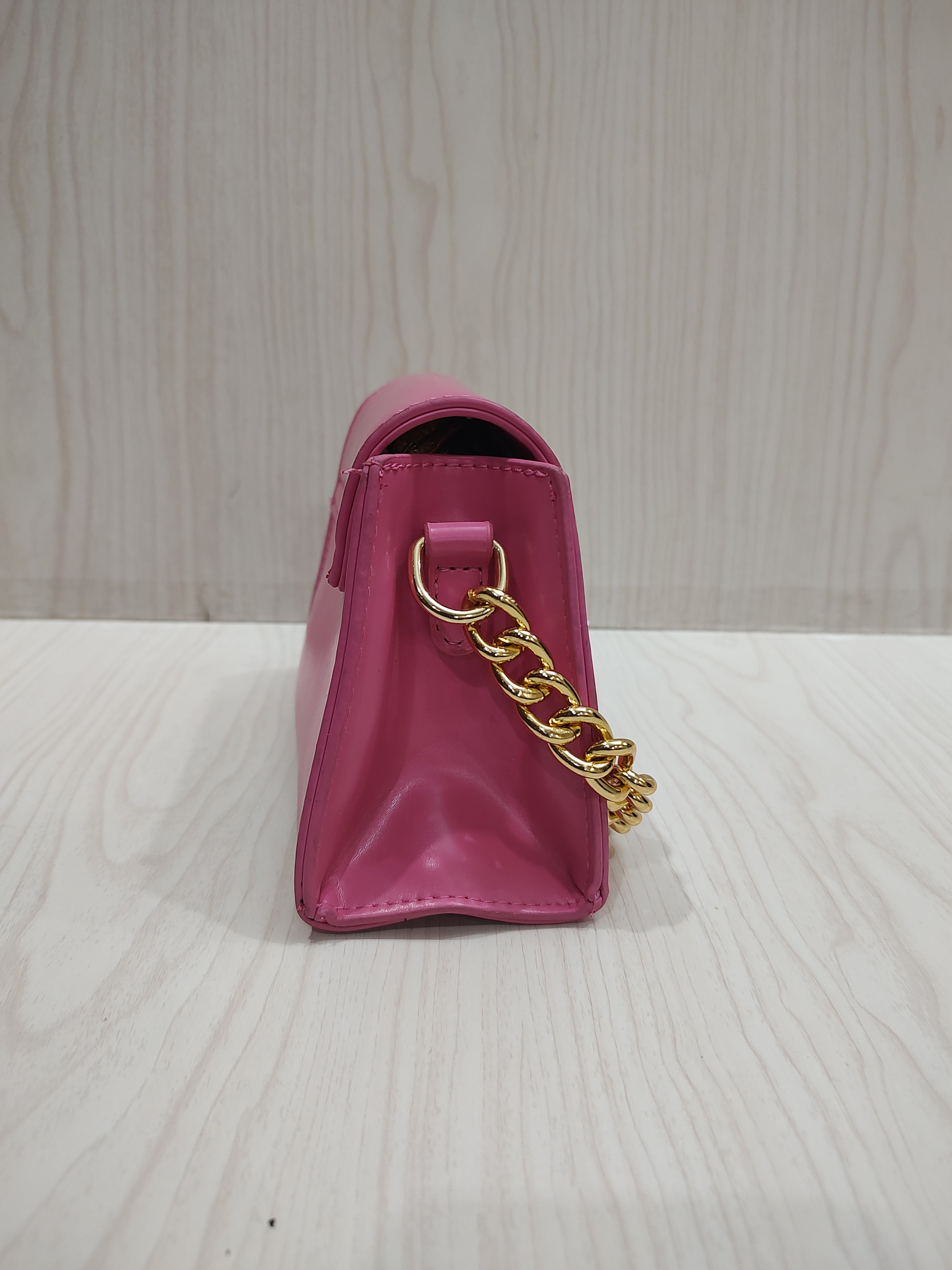 🌸 Bubblegum Pink Trapeze Mini Hand Bag with Chunky Gold Chain