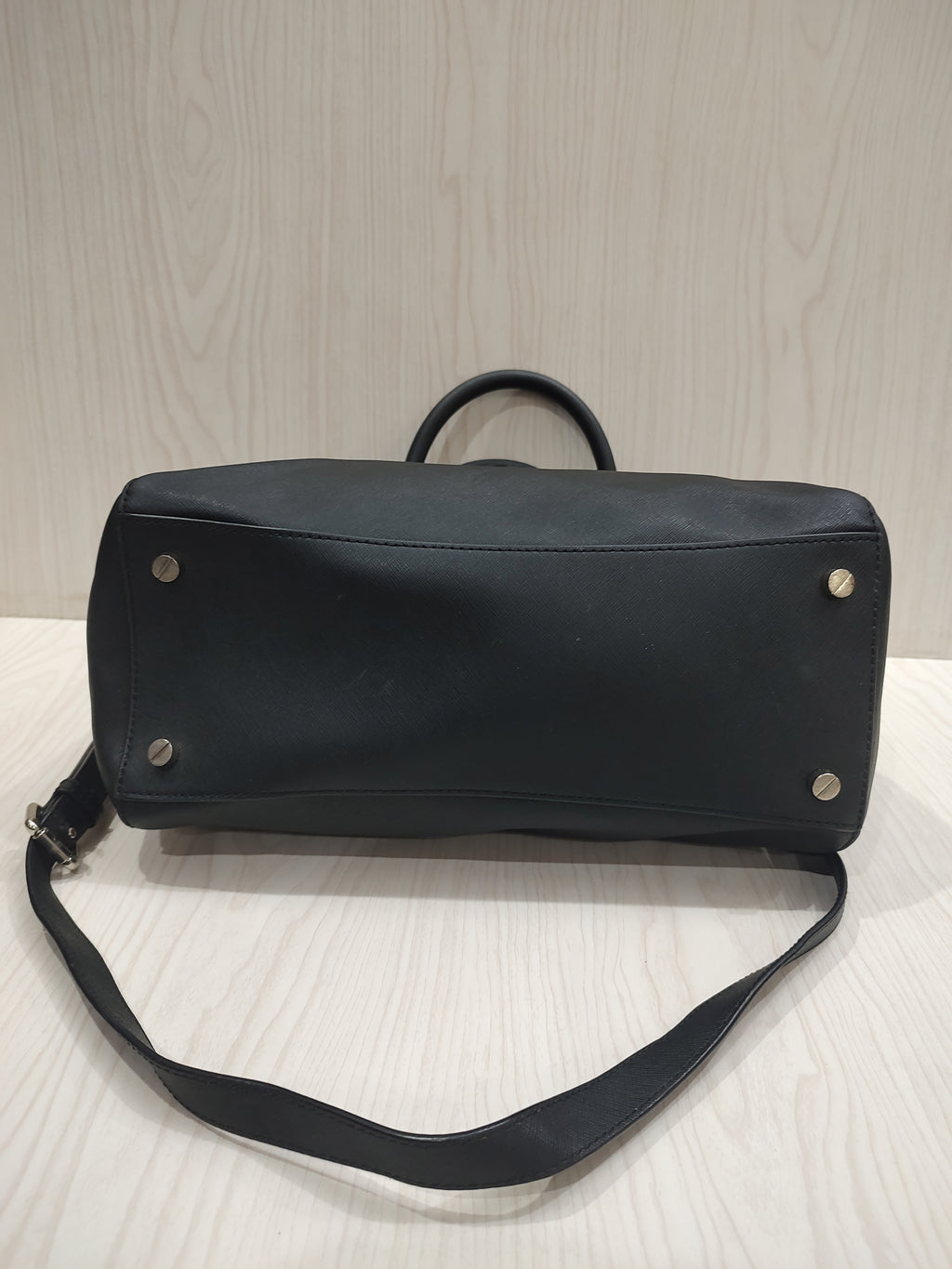 👜 Elegant Black Crossgrain Leather Satchel Bag