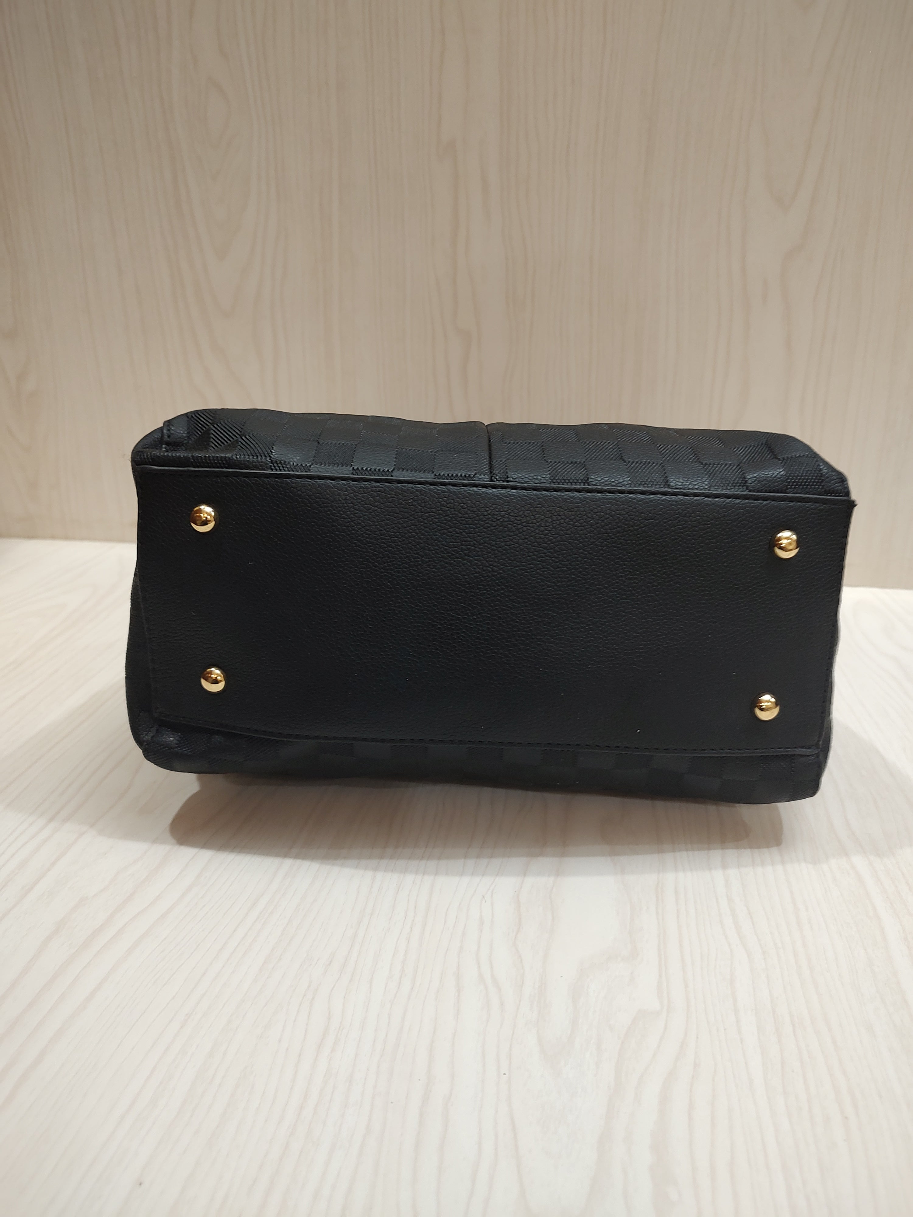 👜 Elegant Checkered Textured Satchel