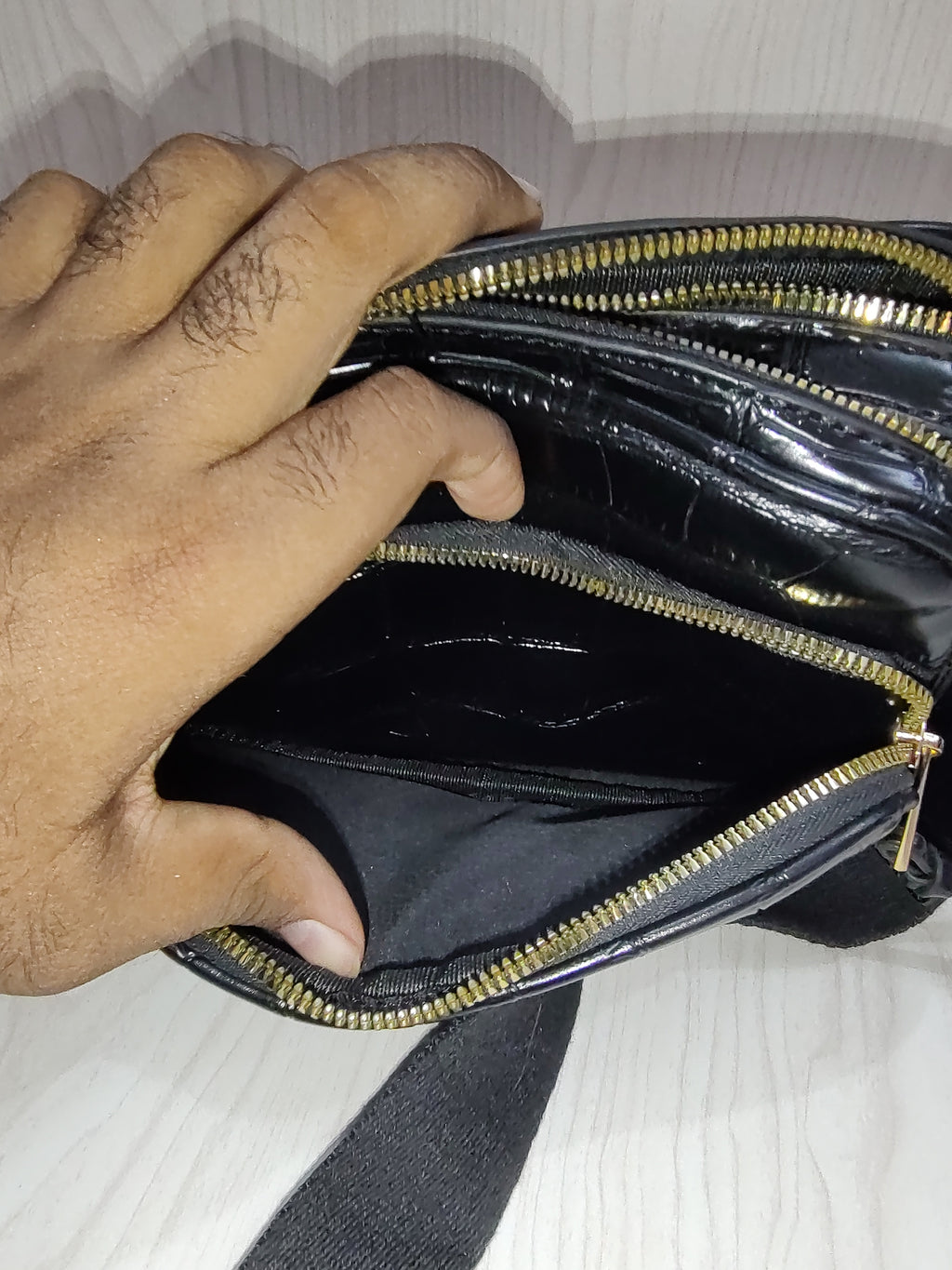🖤 Chic Croc-Embossed Multi-Compartment Crossbody Bag