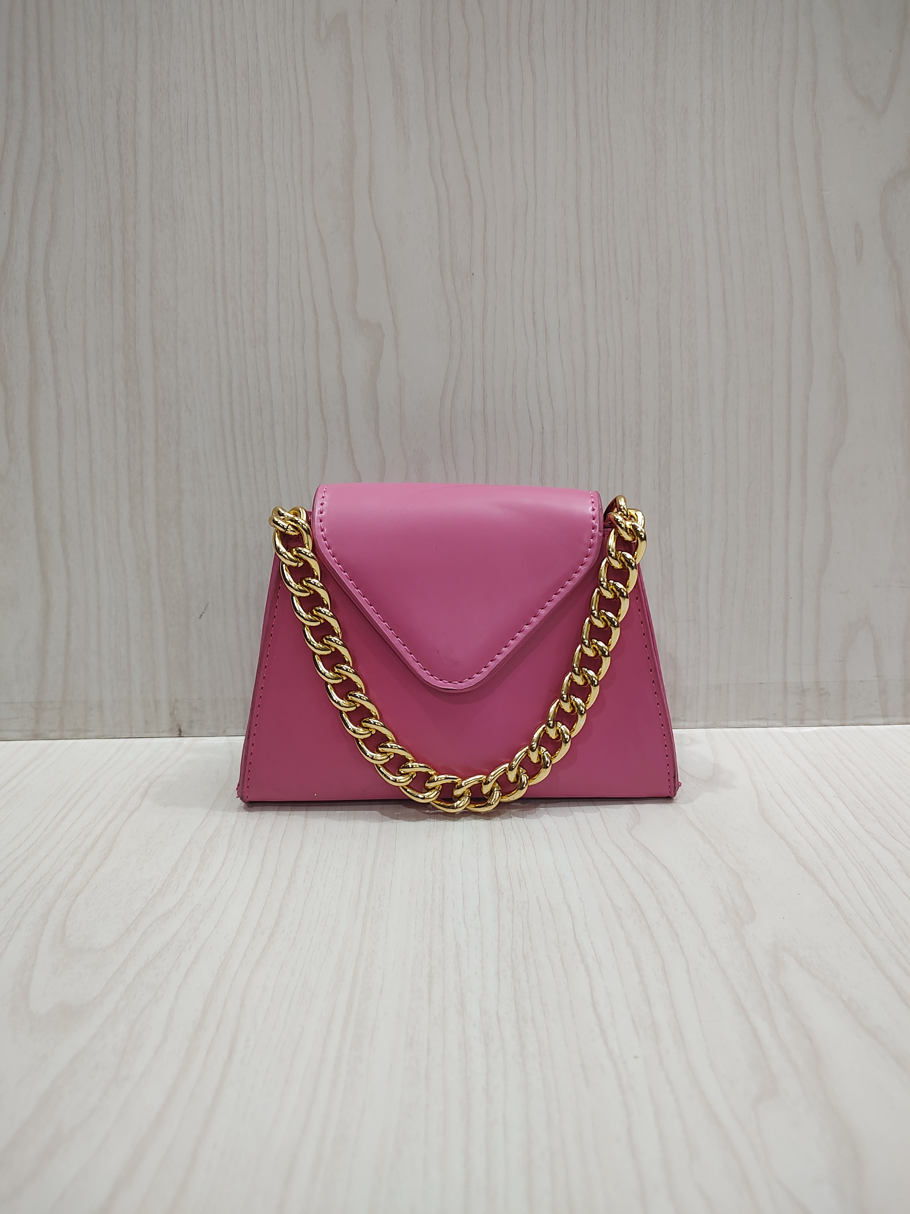 🌸 Bubblegum Pink Trapeze Mini Hand Bag with Chunky Gold Chain