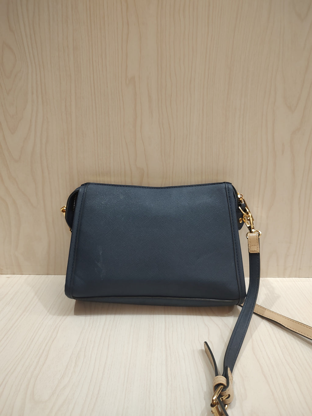 🔷 Sophisticated Navy Two-Tone Crossbody Bag