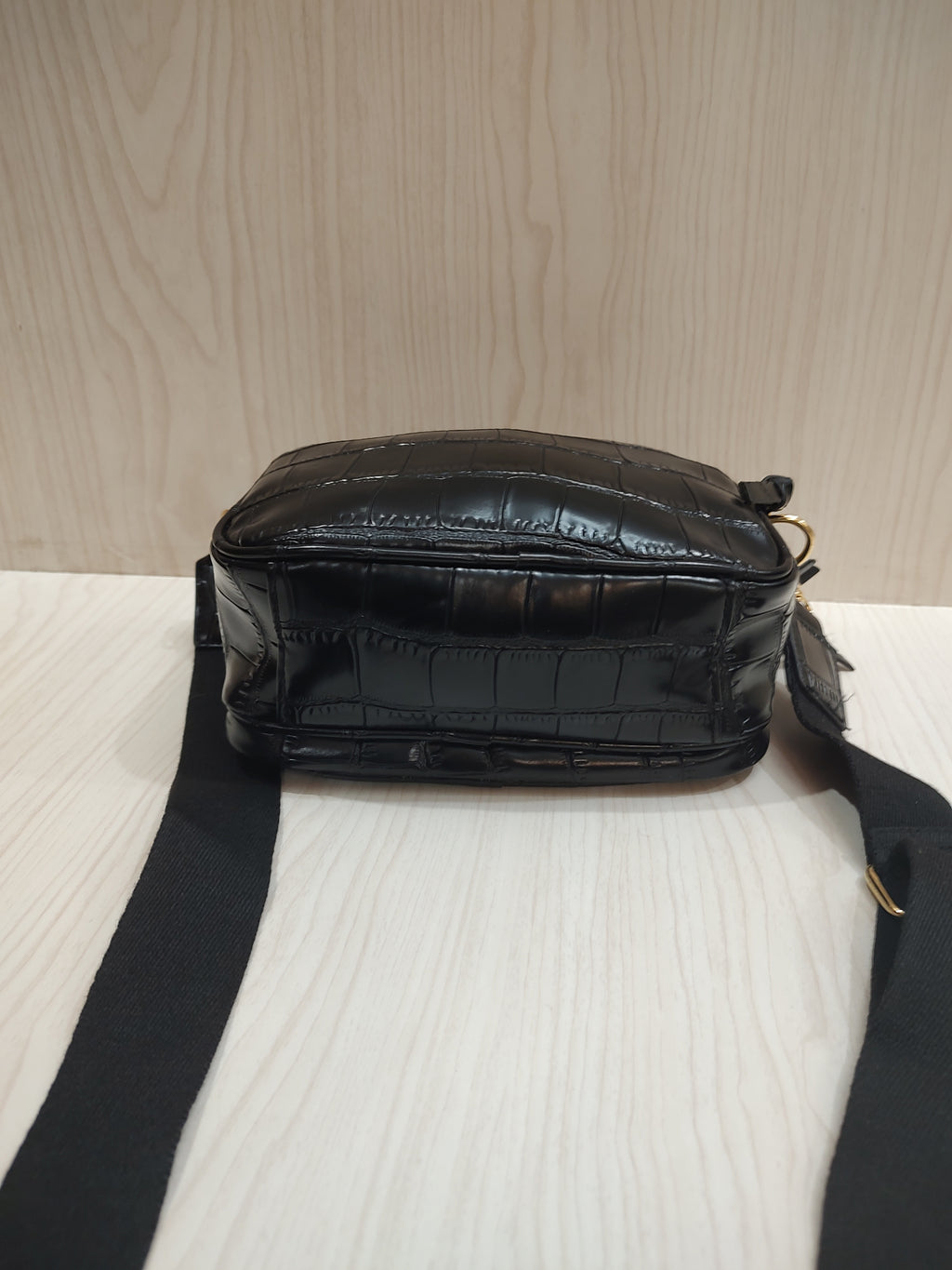 🖤 Chic Croc-Embossed Multi-Compartment Crossbody Bag