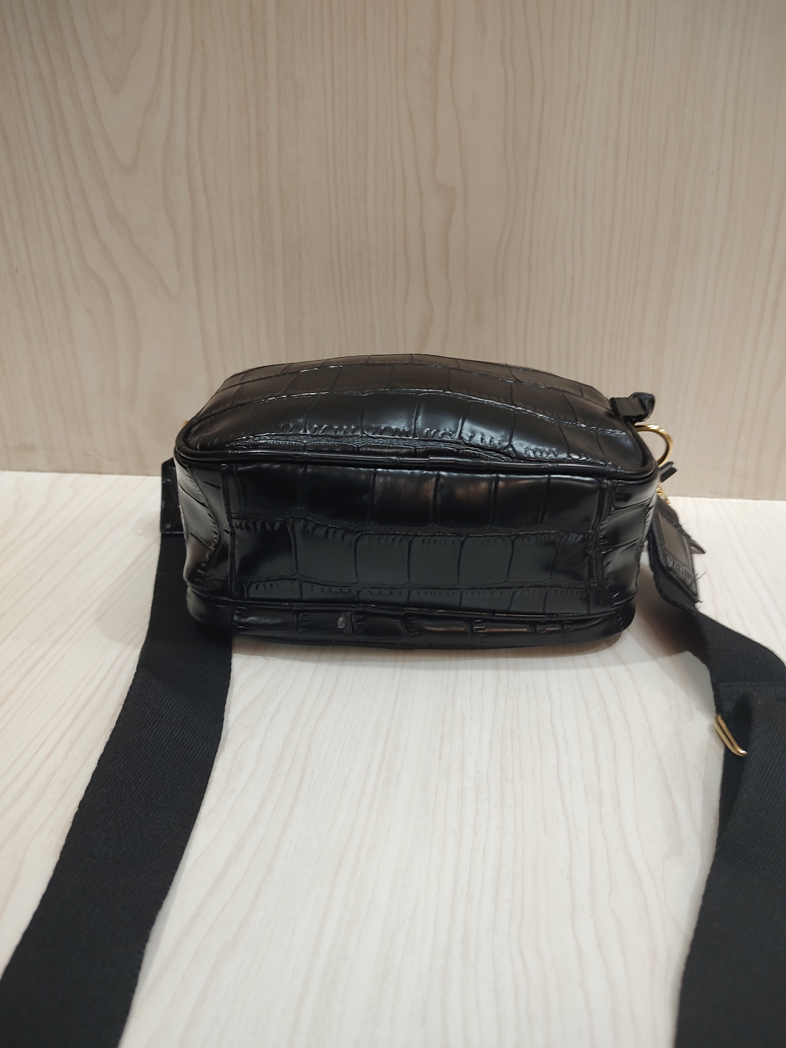 🖤 Chic Croc-Embossed Multi-Compartment Crossbody Bag