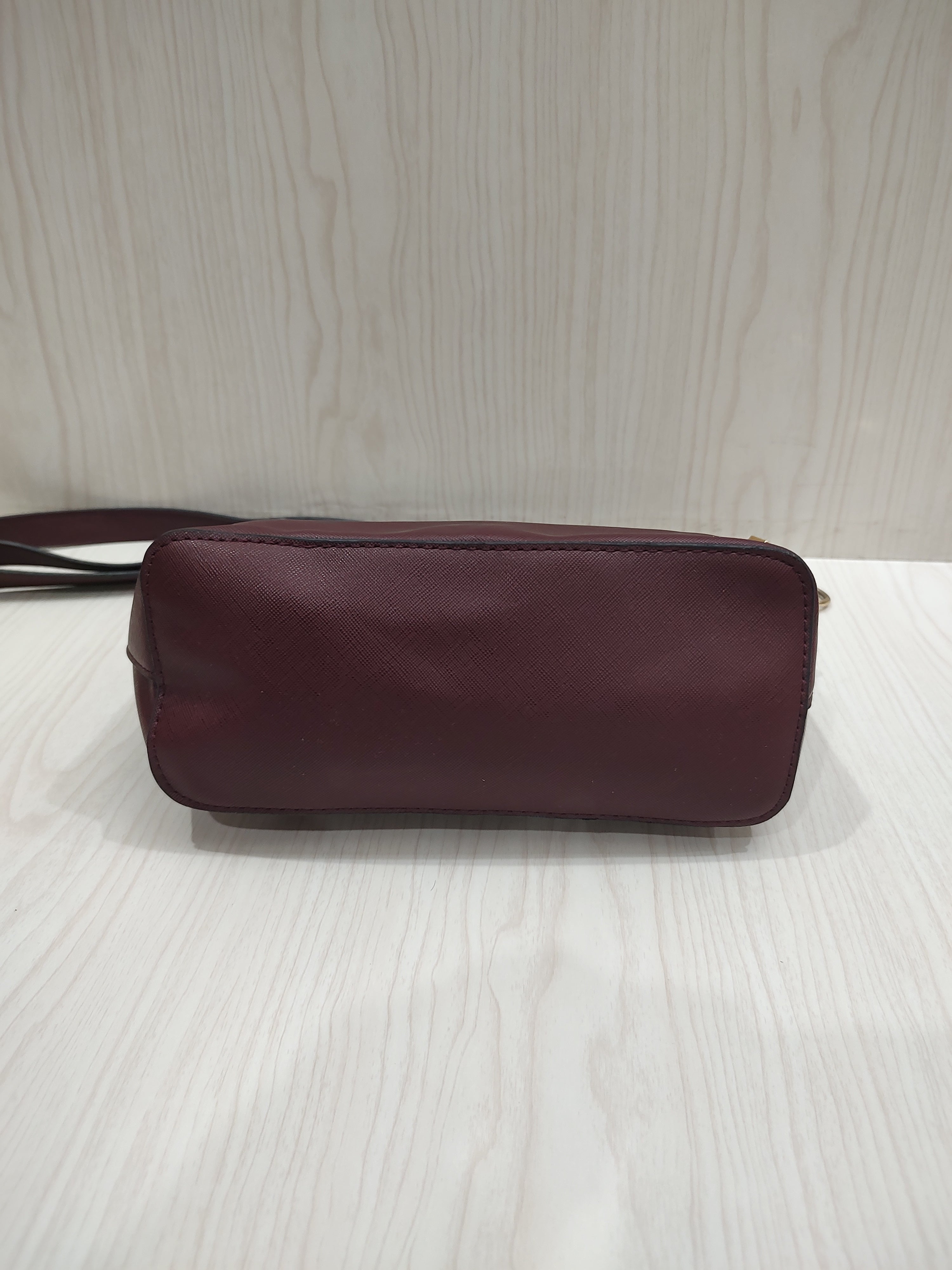 Chic Saffiano Crossbody Bag