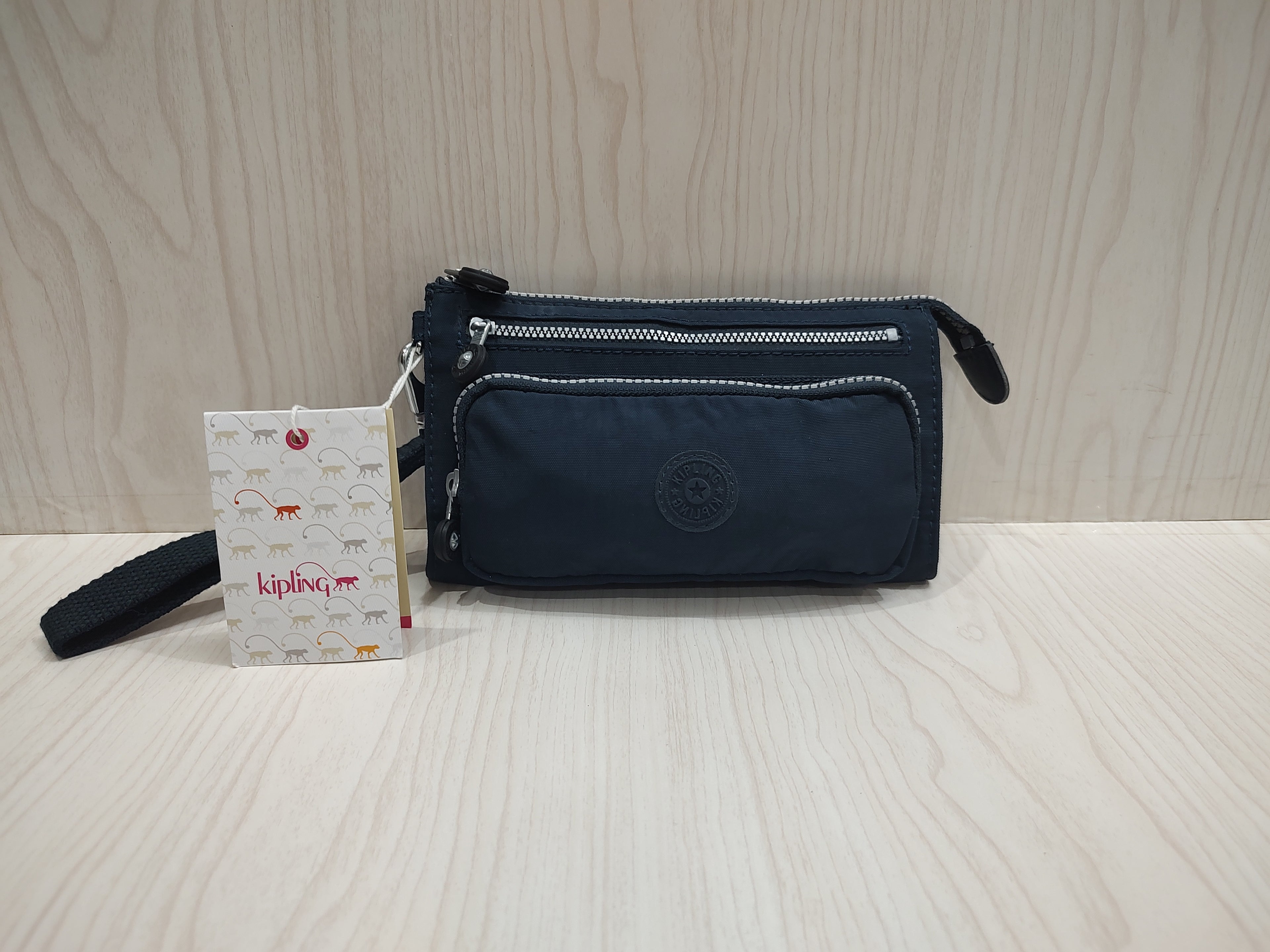 🌌 Multi-Pocket Travel Wristlet & Organizer Clutch