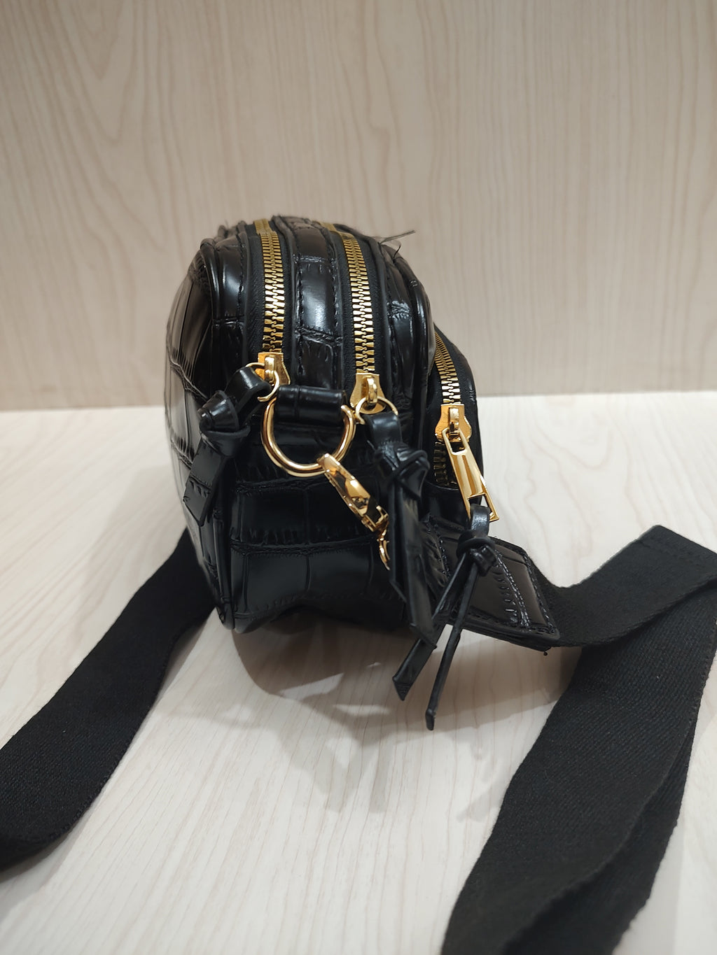 🖤 Chic Croc-Embossed Multi-Compartment Crossbody Bag