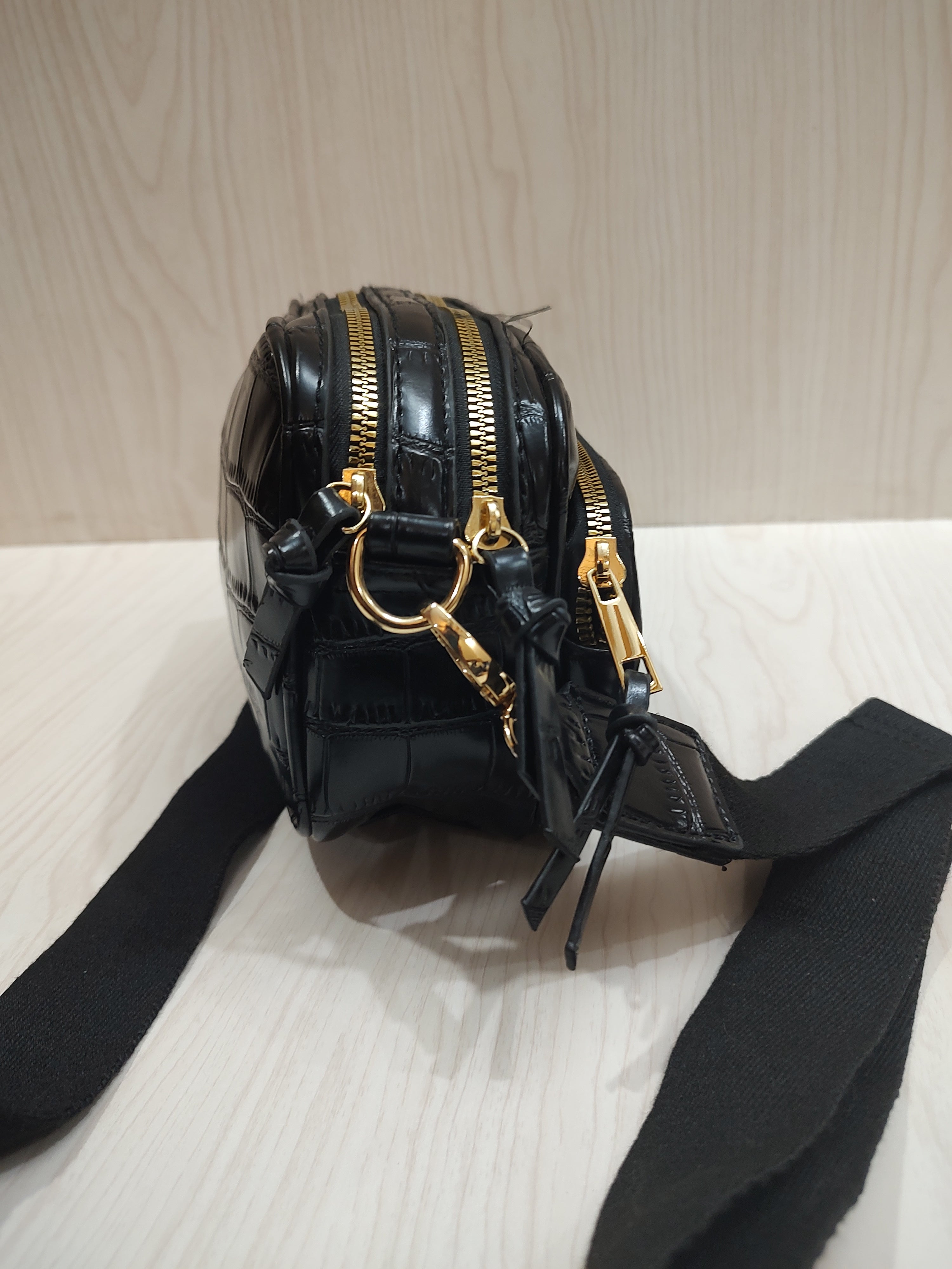 🖤 Chic Croc-Embossed Multi-Compartment Crossbody Bag
