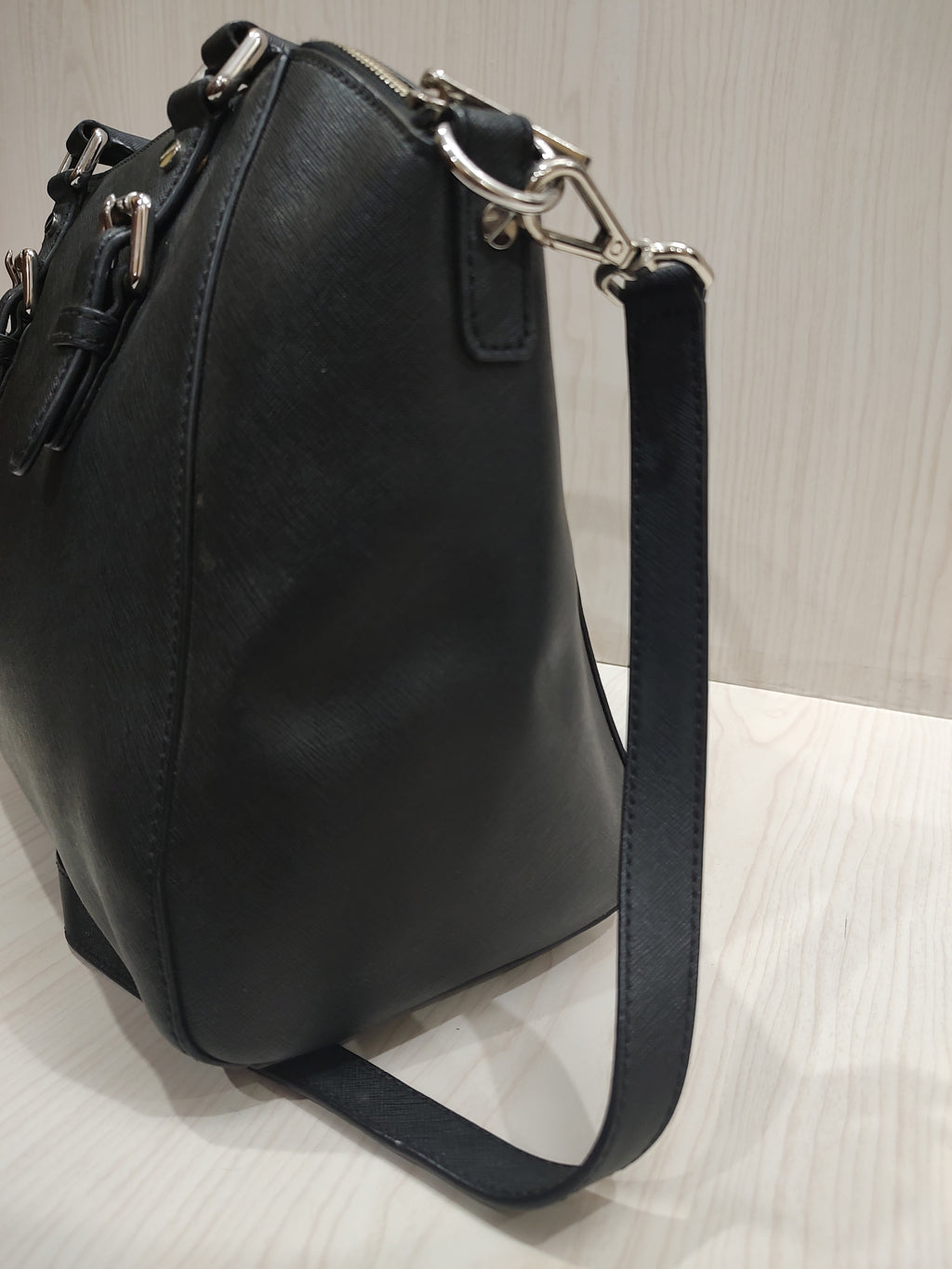 👜 Elegant Black Crossgrain Leather Satchel Bag