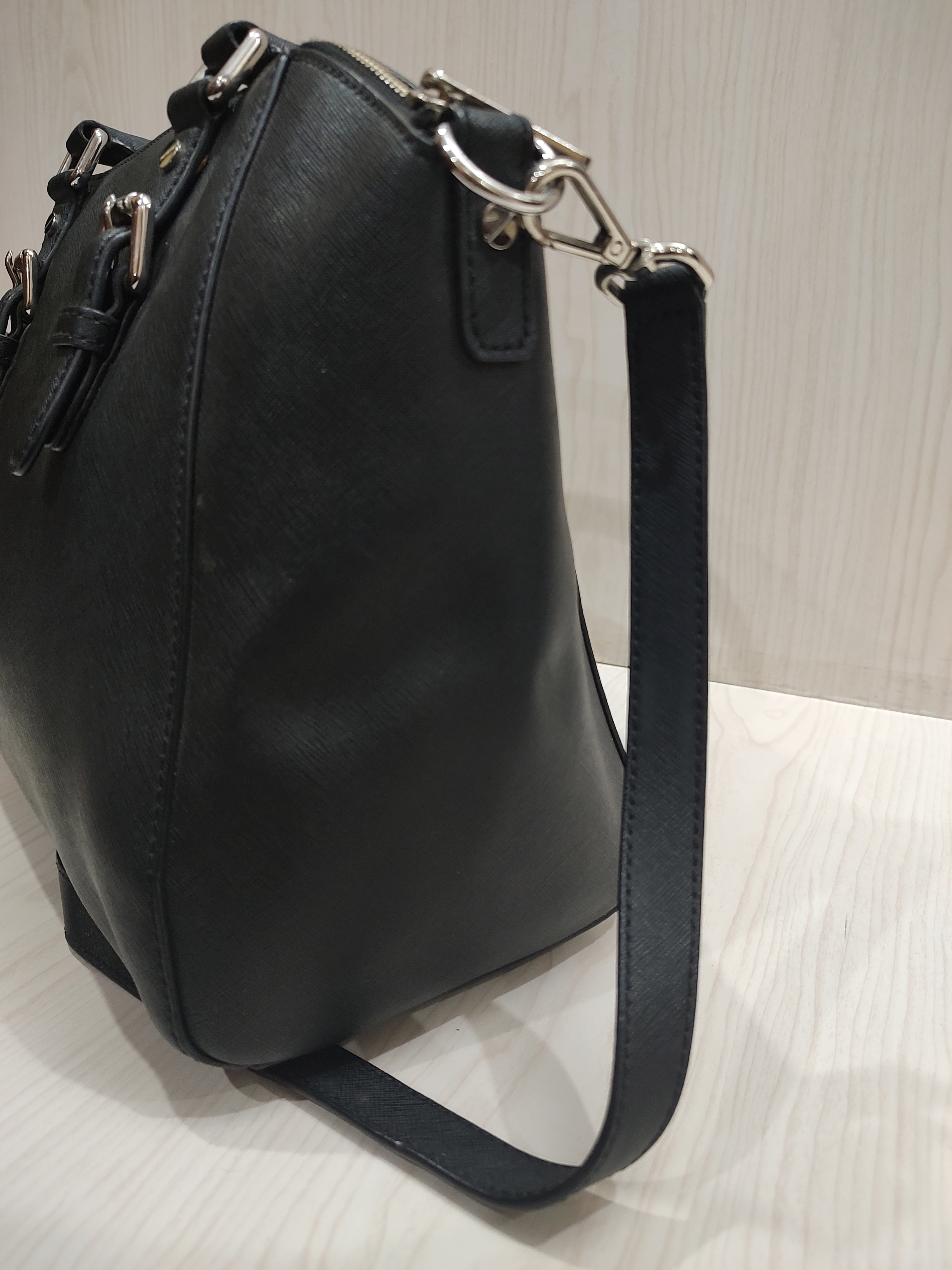 👜 Elegant Black Crossgrain Leather Satchel Bag