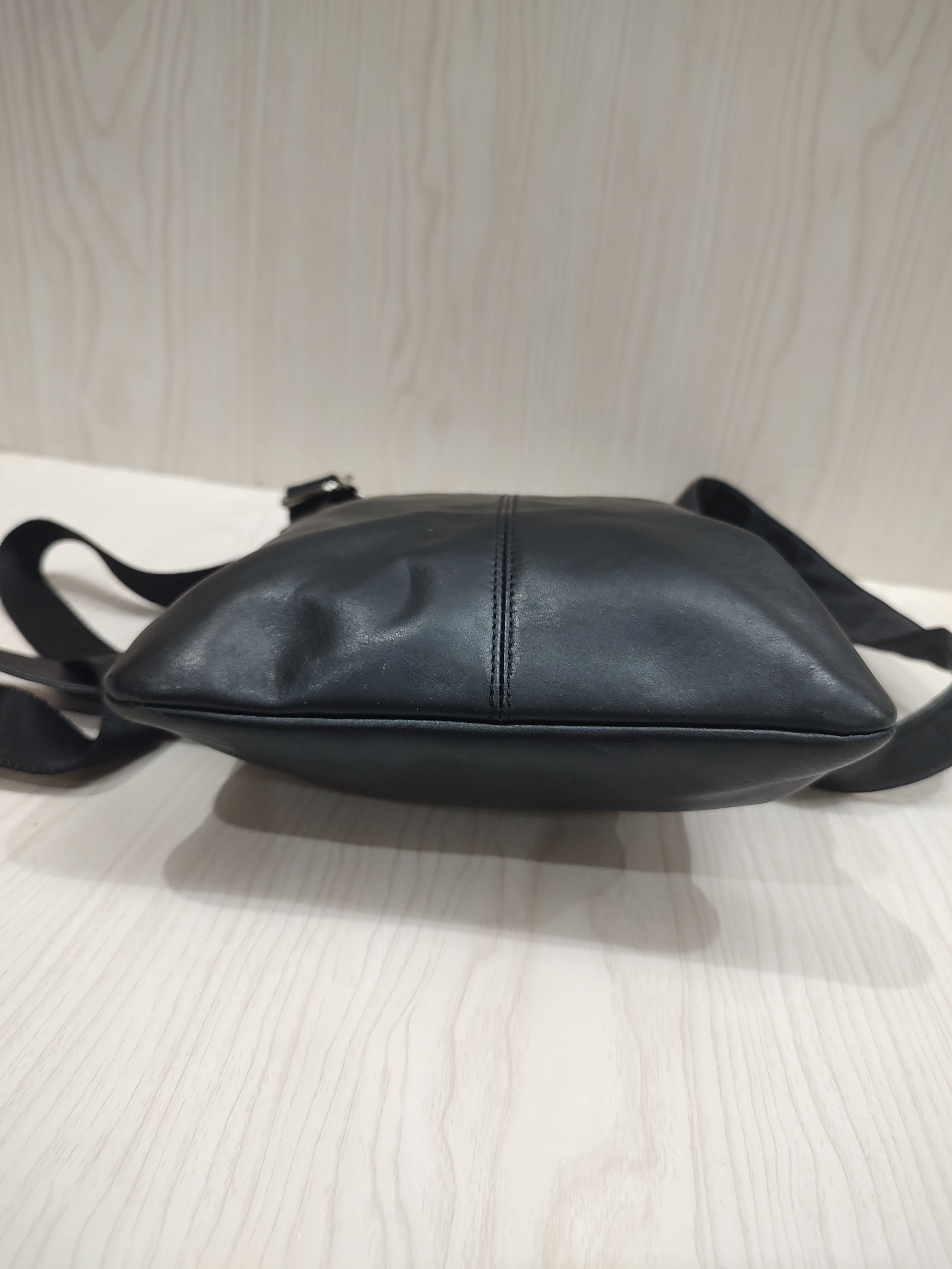 🖤 Sleek Black Leather Messenger Crossbody Bag