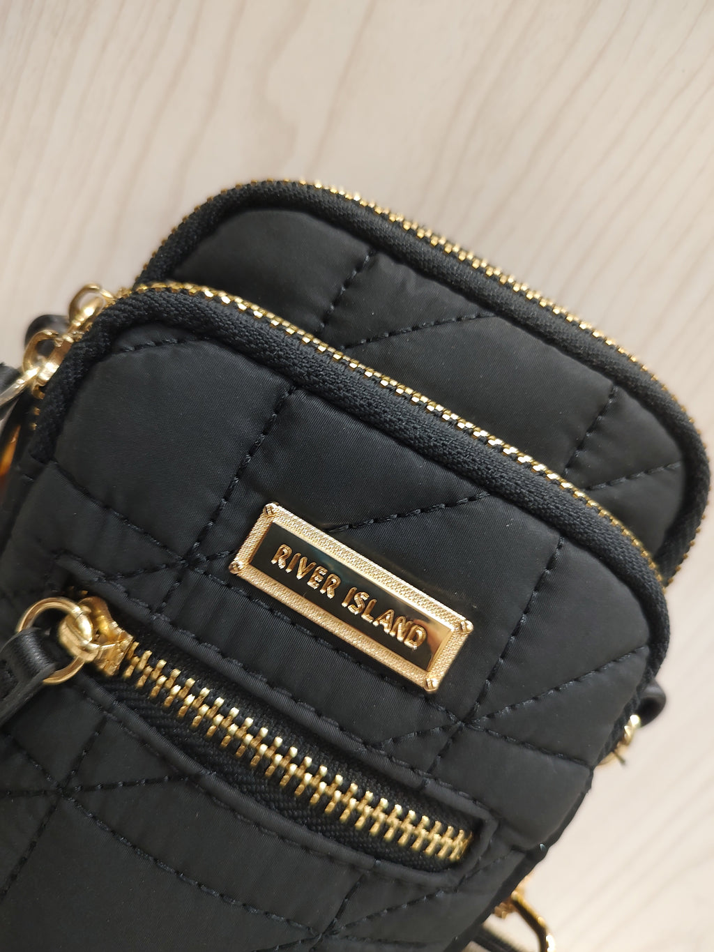📱 Sporty Quilted Crossbody Phone Bag 🖤