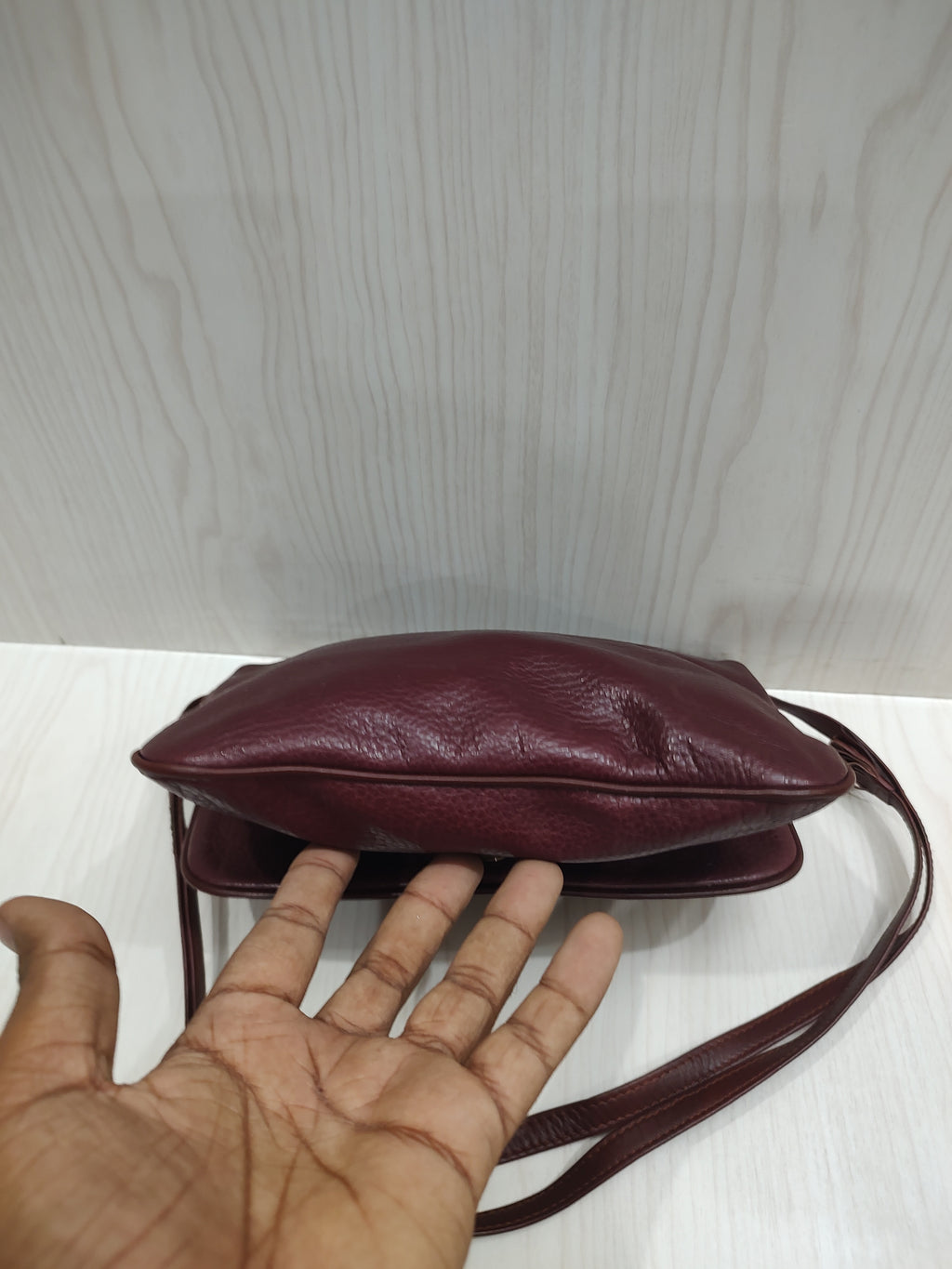 🍷 Vintage Burgundy Leather Flap Crossbody Bag