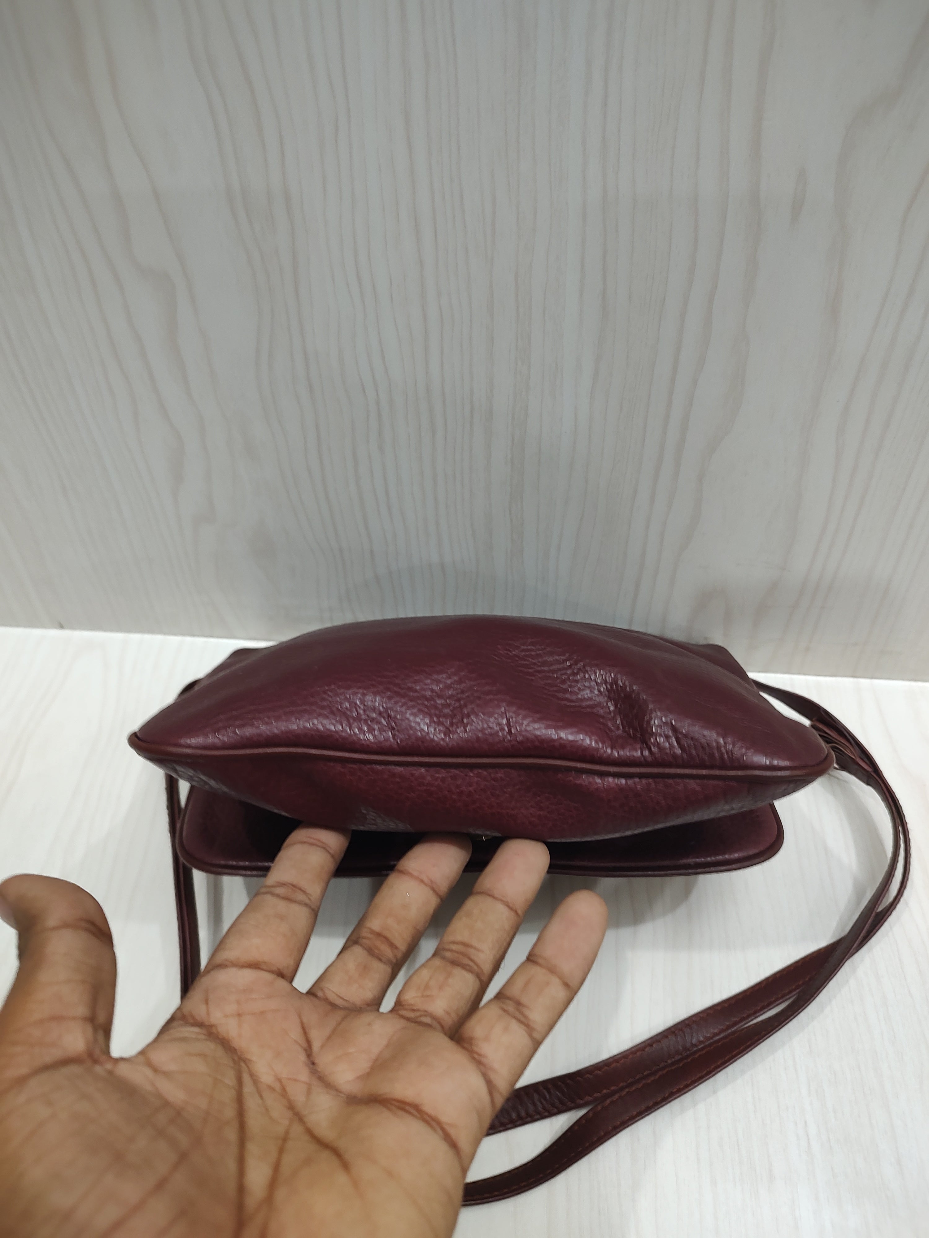 🍷 Vintage Burgundy Leather Flap Crossbody Bag