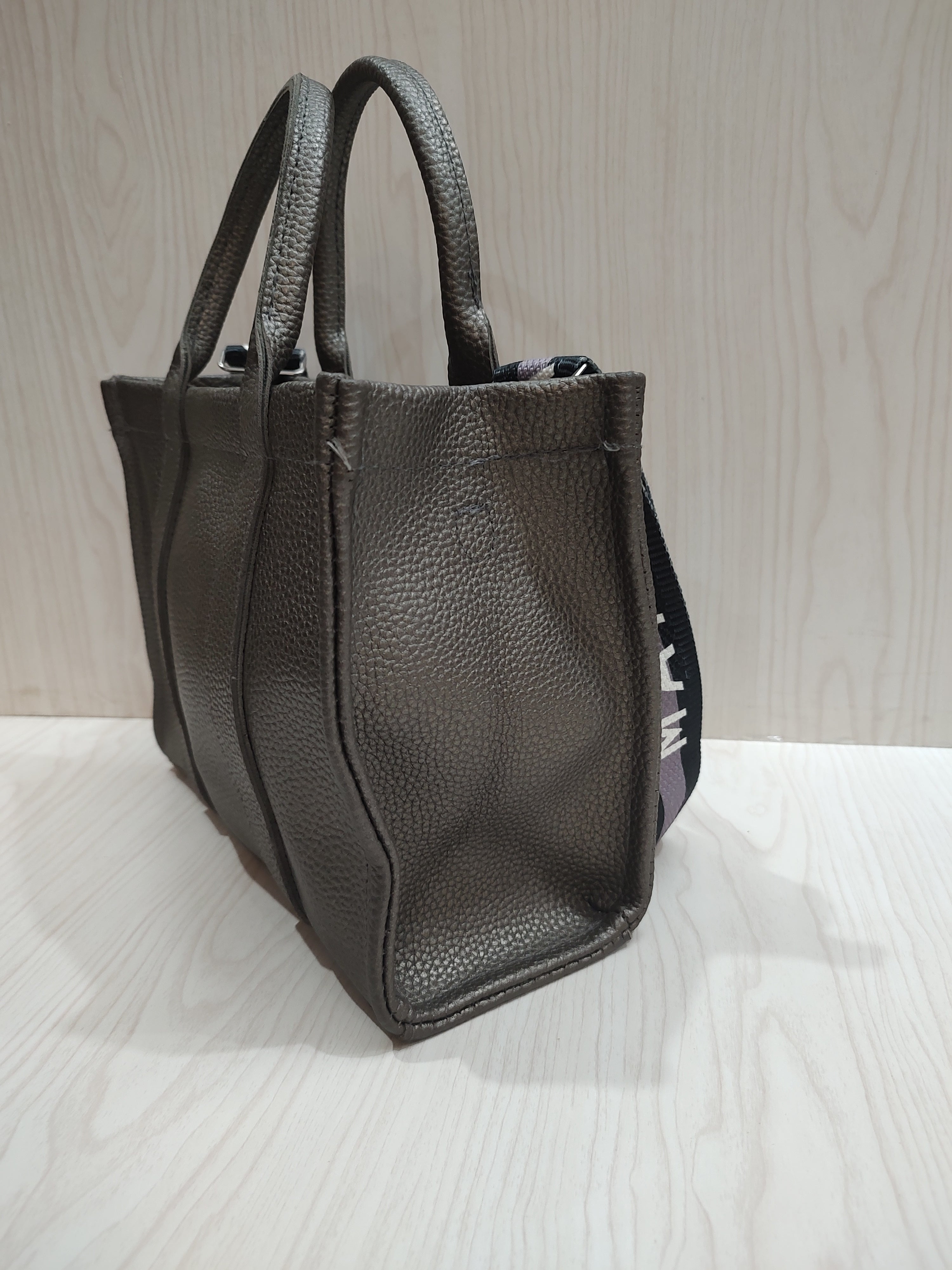 Metallic Pewter Textured Top-Handle Tote Bag 👜✨