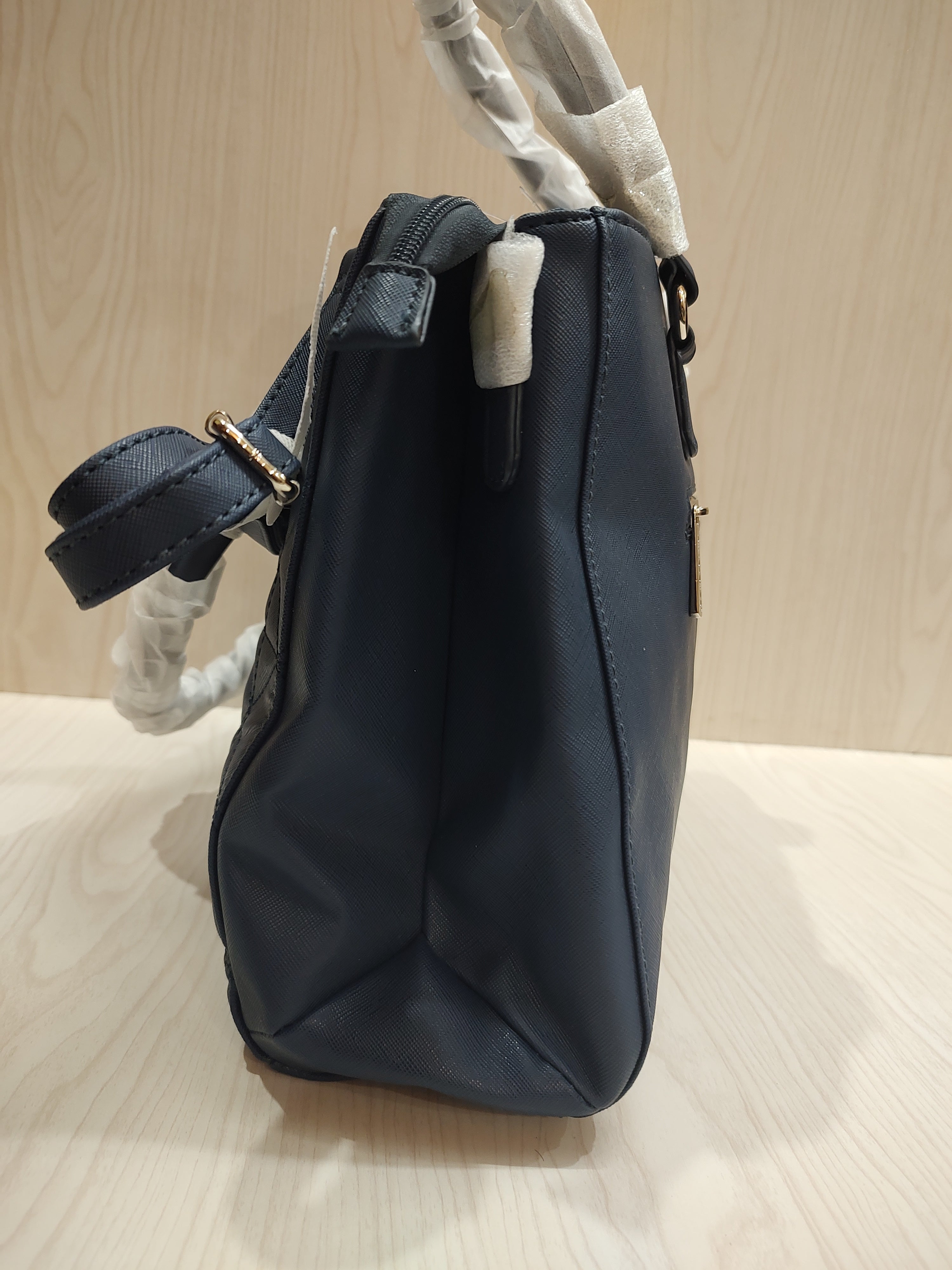 👜 Classic Quilted Multi-Compartment Satchel – Deep Navy