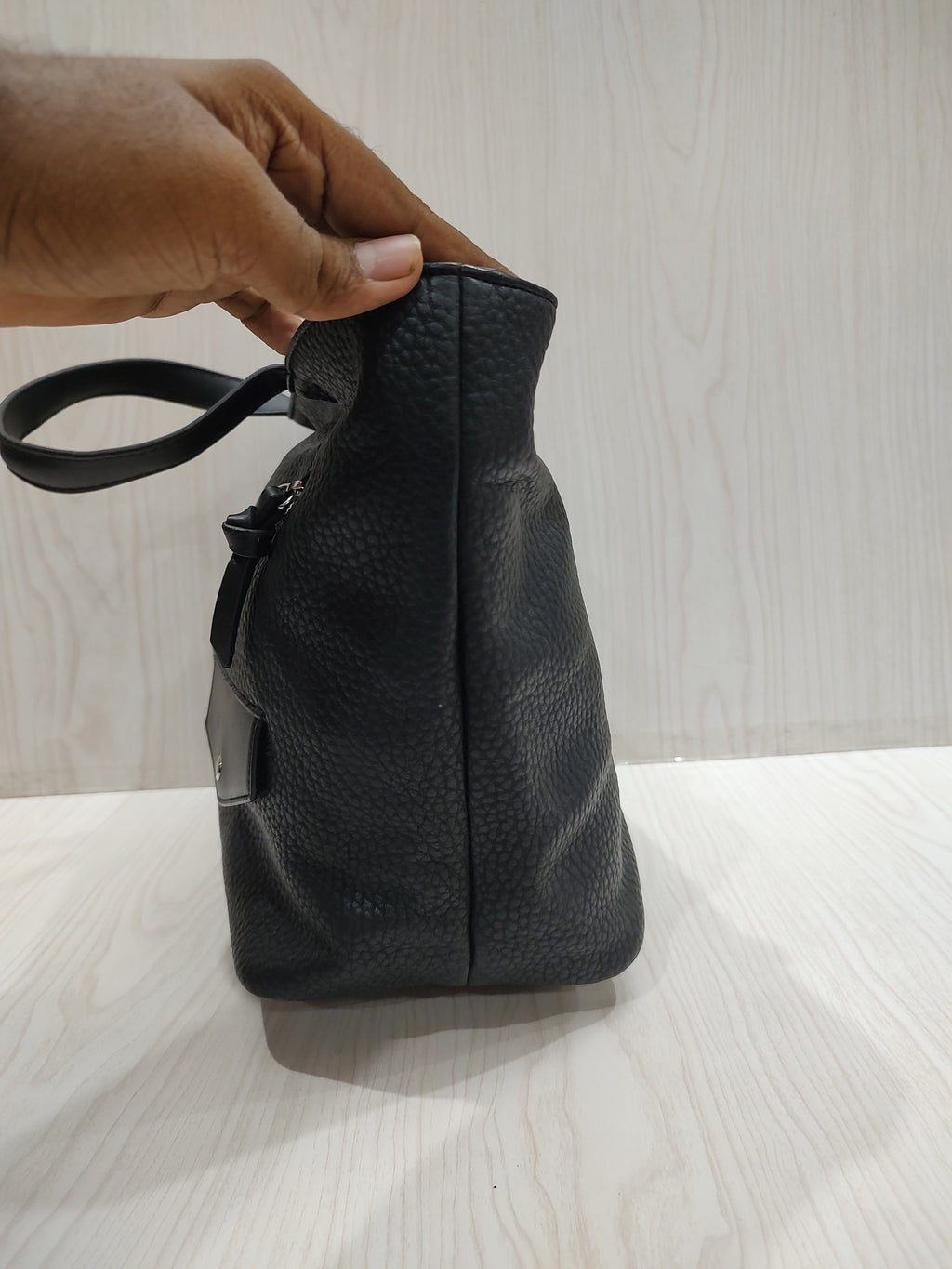 🖤 Chic Pebbled Black Tote Bag with Asymmetric Zip Detail 👜✨