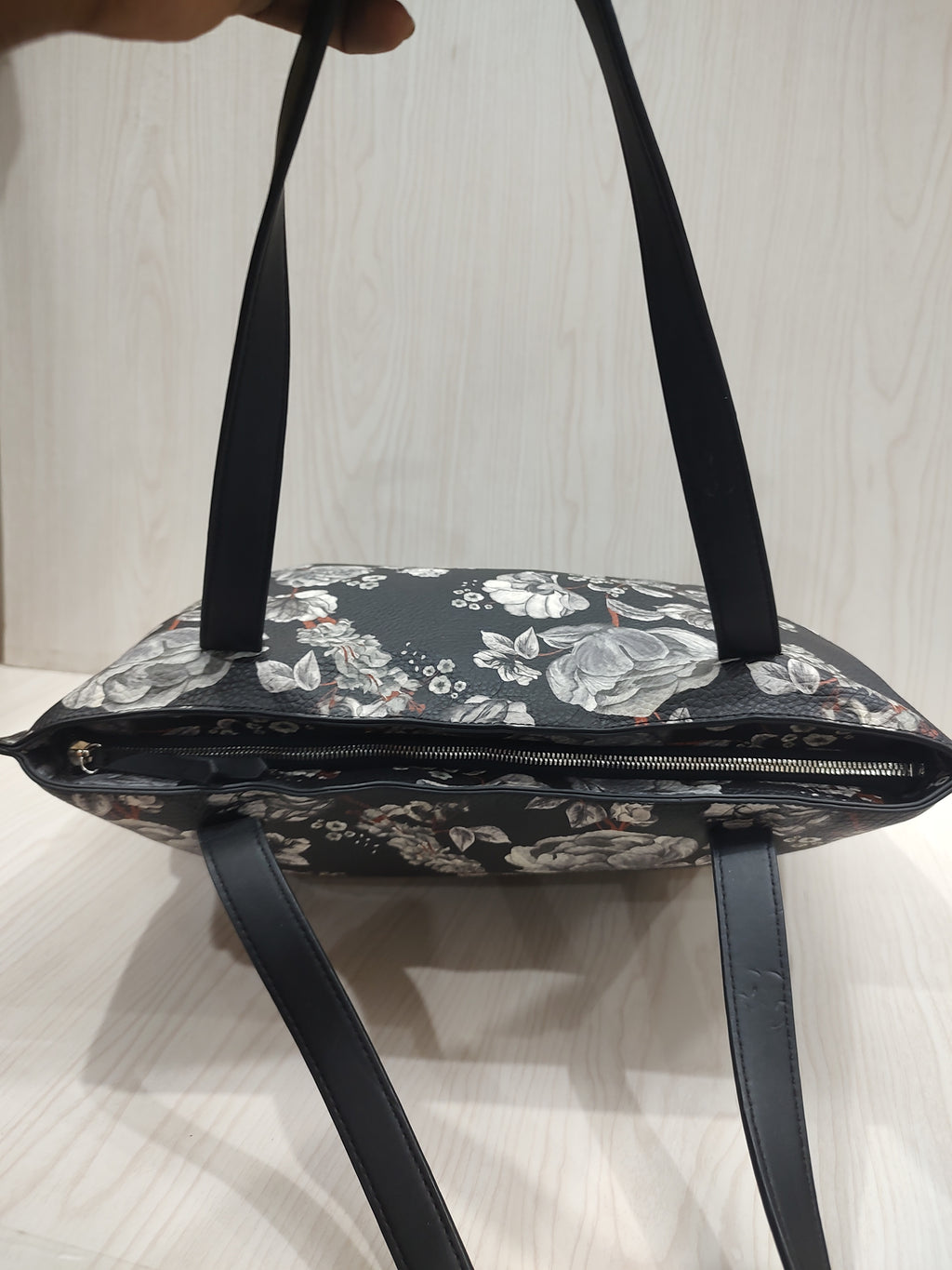 🖤 Monochrome Floral Shoulder Tote Bag