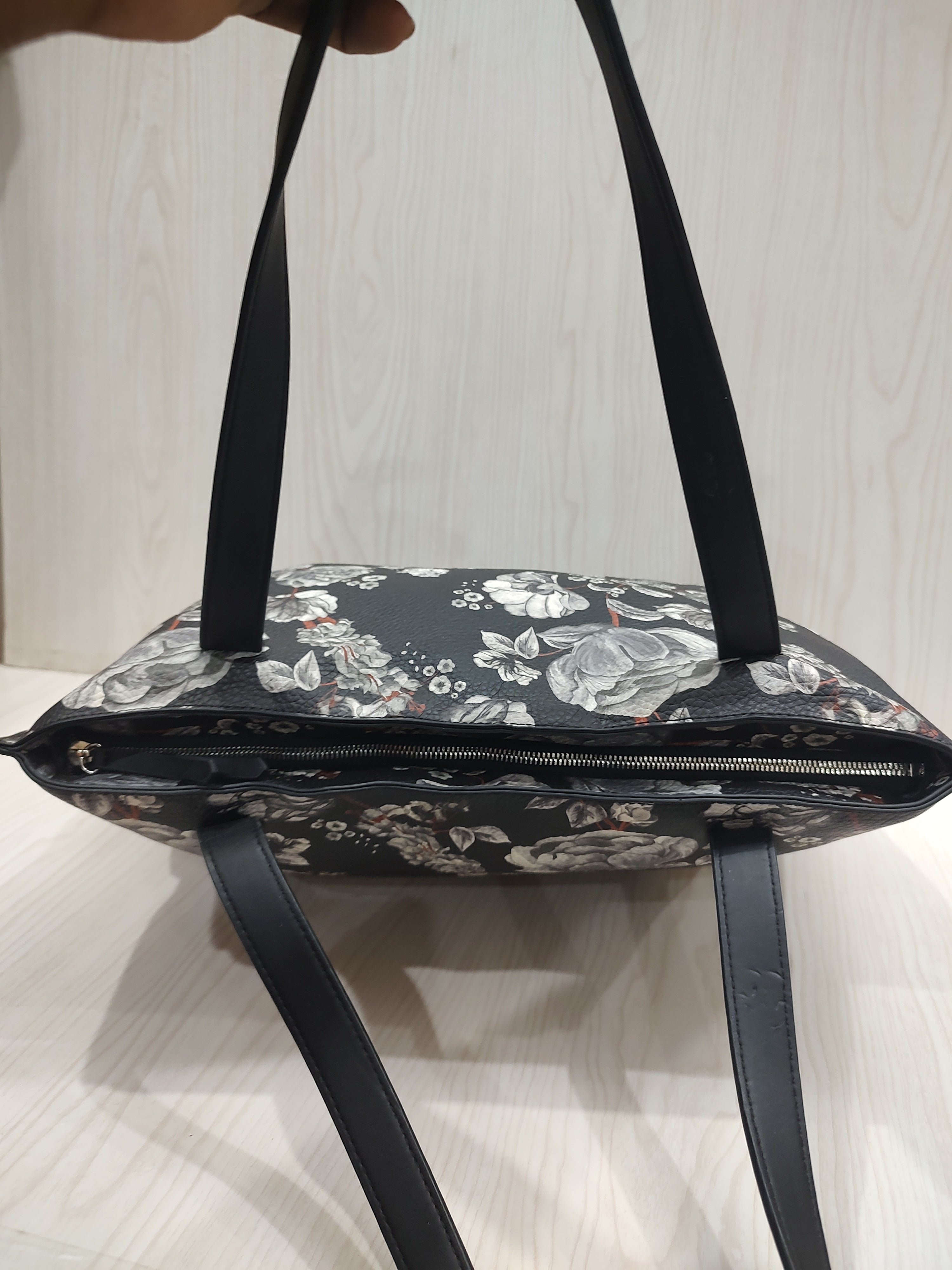 🖤 Monochrome Floral Shoulder Tote Bag
