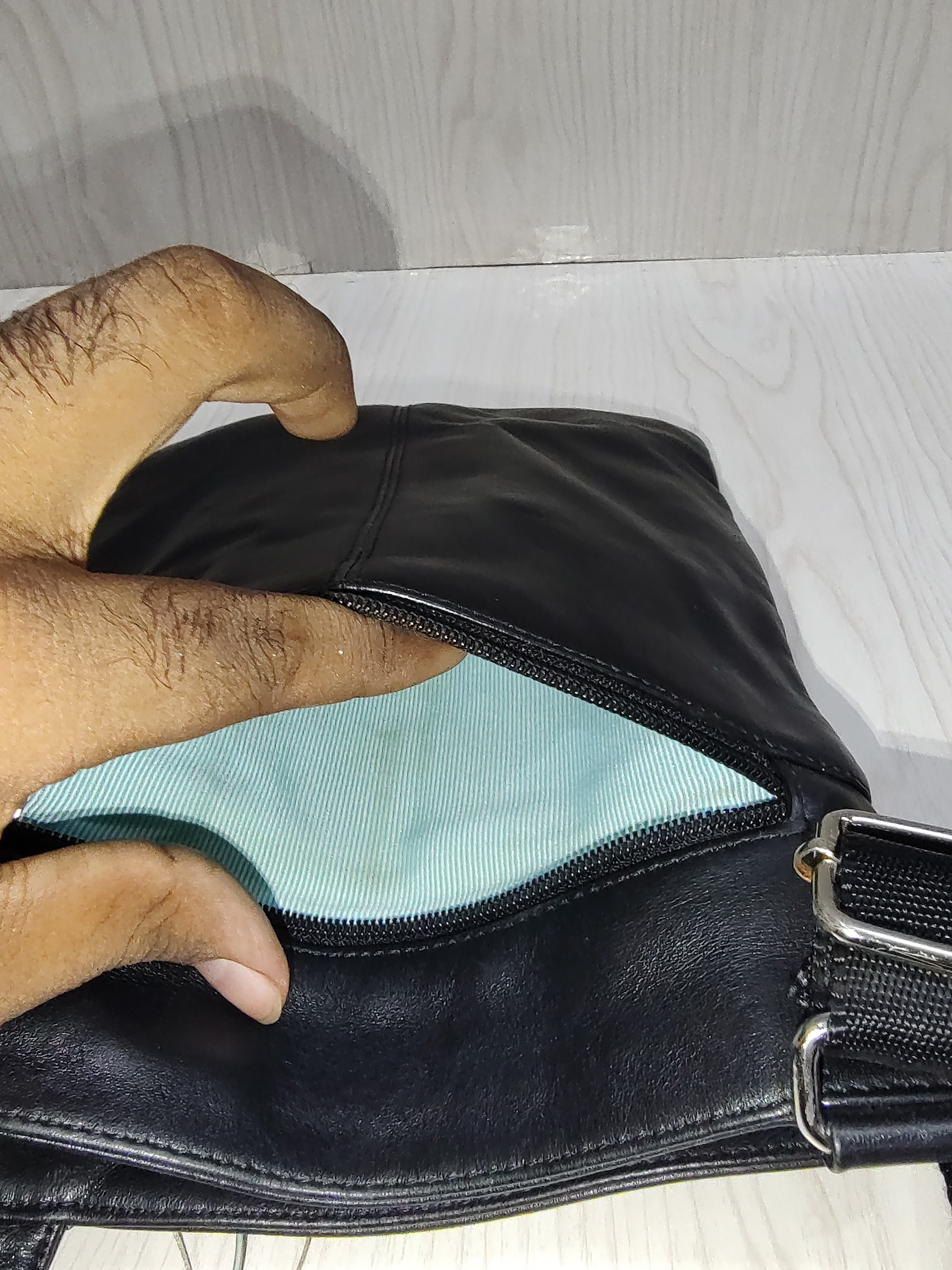 🖤 Sleek Black Leather Messenger Crossbody Bag