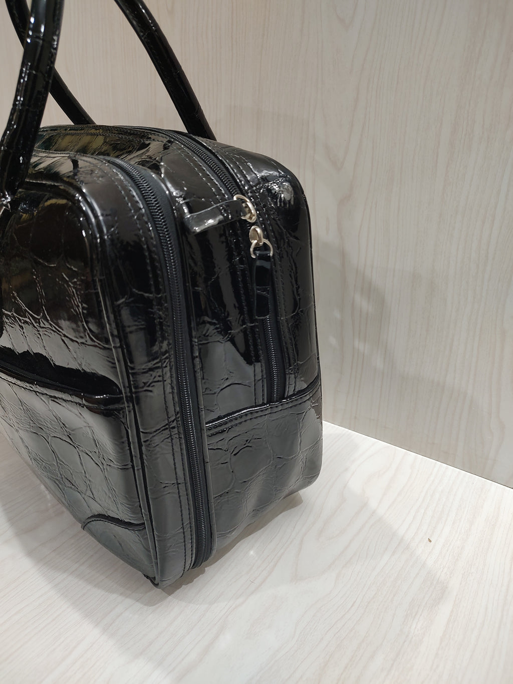 💼 Glossy Black Croc-Embossed Travel & Laptop Briefcase
