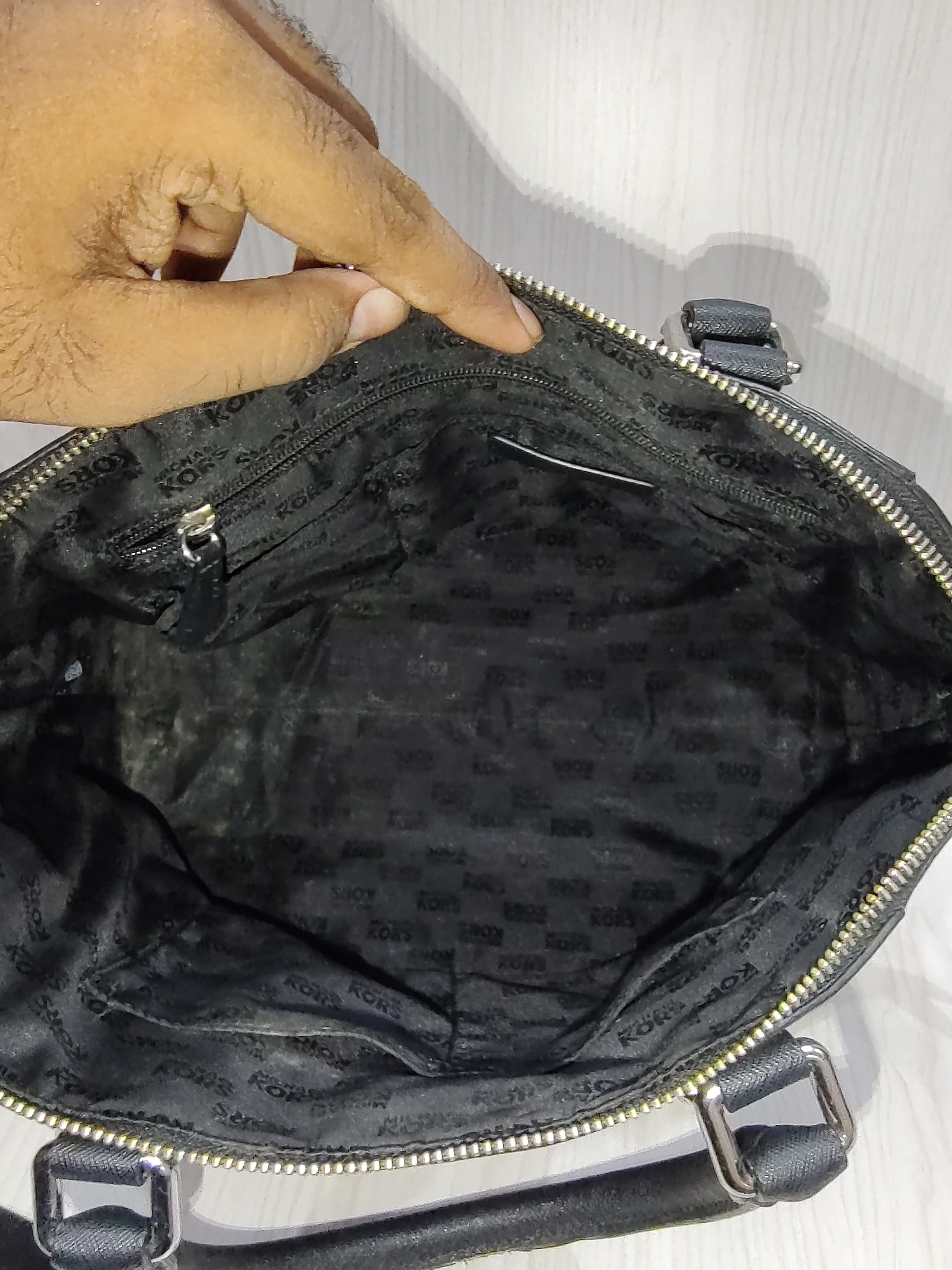 👜 Elegant Black Crossgrain Leather Satchel Bag