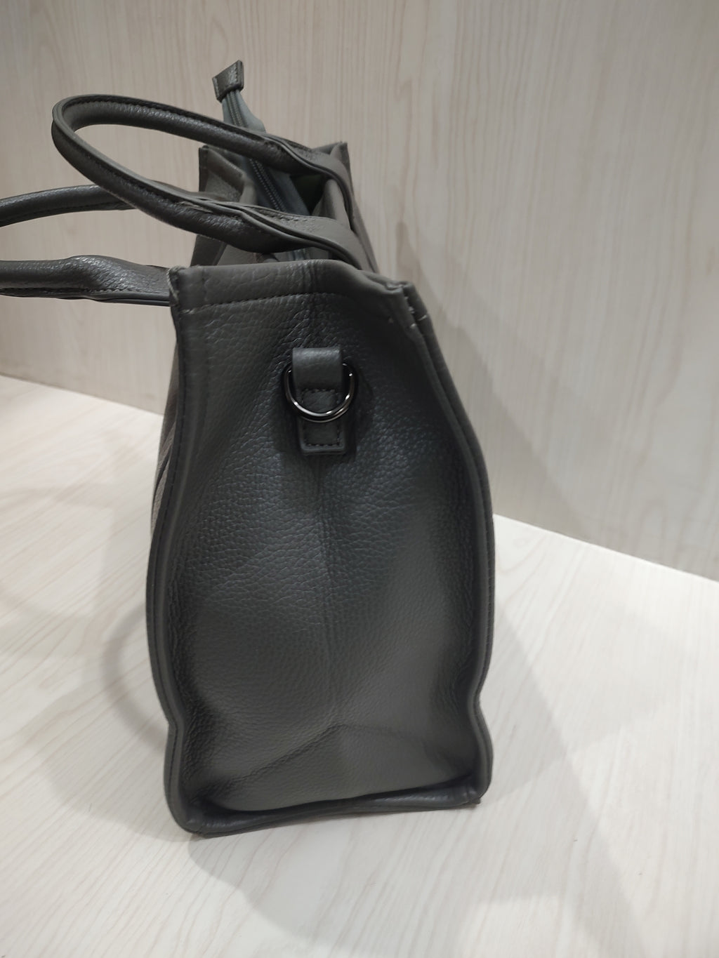 🔘 Minimalist Dark Grey Pebbled Leather Tote Bag 👜✨