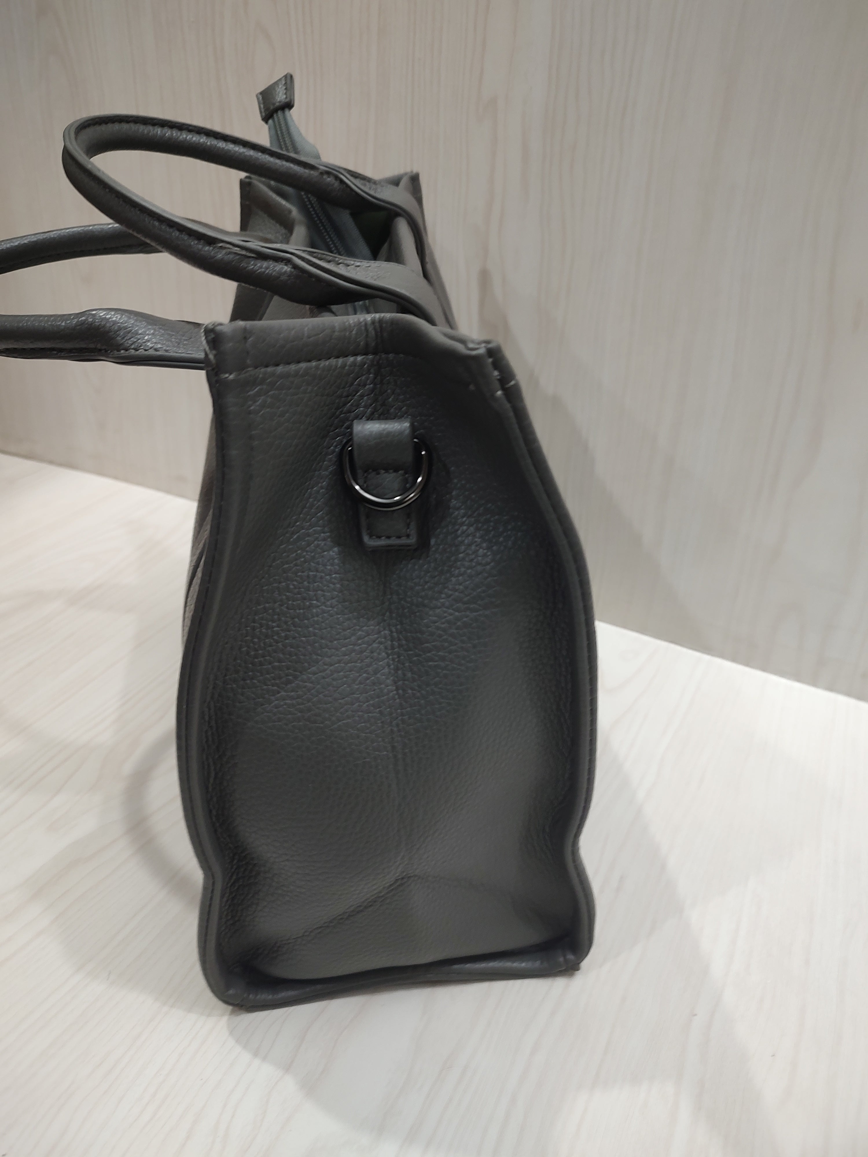 🔘 Minimalist Dark Grey Pebbled Leather Tote Bag 👜✨