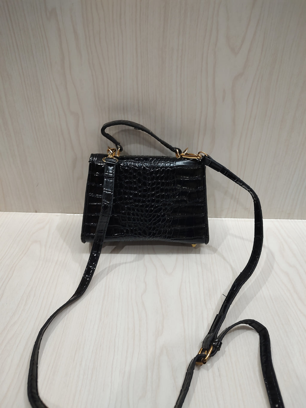 ✨ Elegant Glossy Croc-Embossed Top Handle Bag 👜