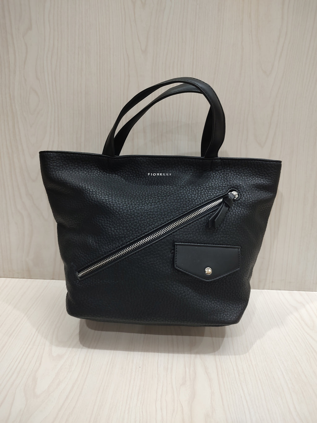 🖤 Chic Pebbled Black Tote Bag with Asymmetric Zip Detail 👜✨