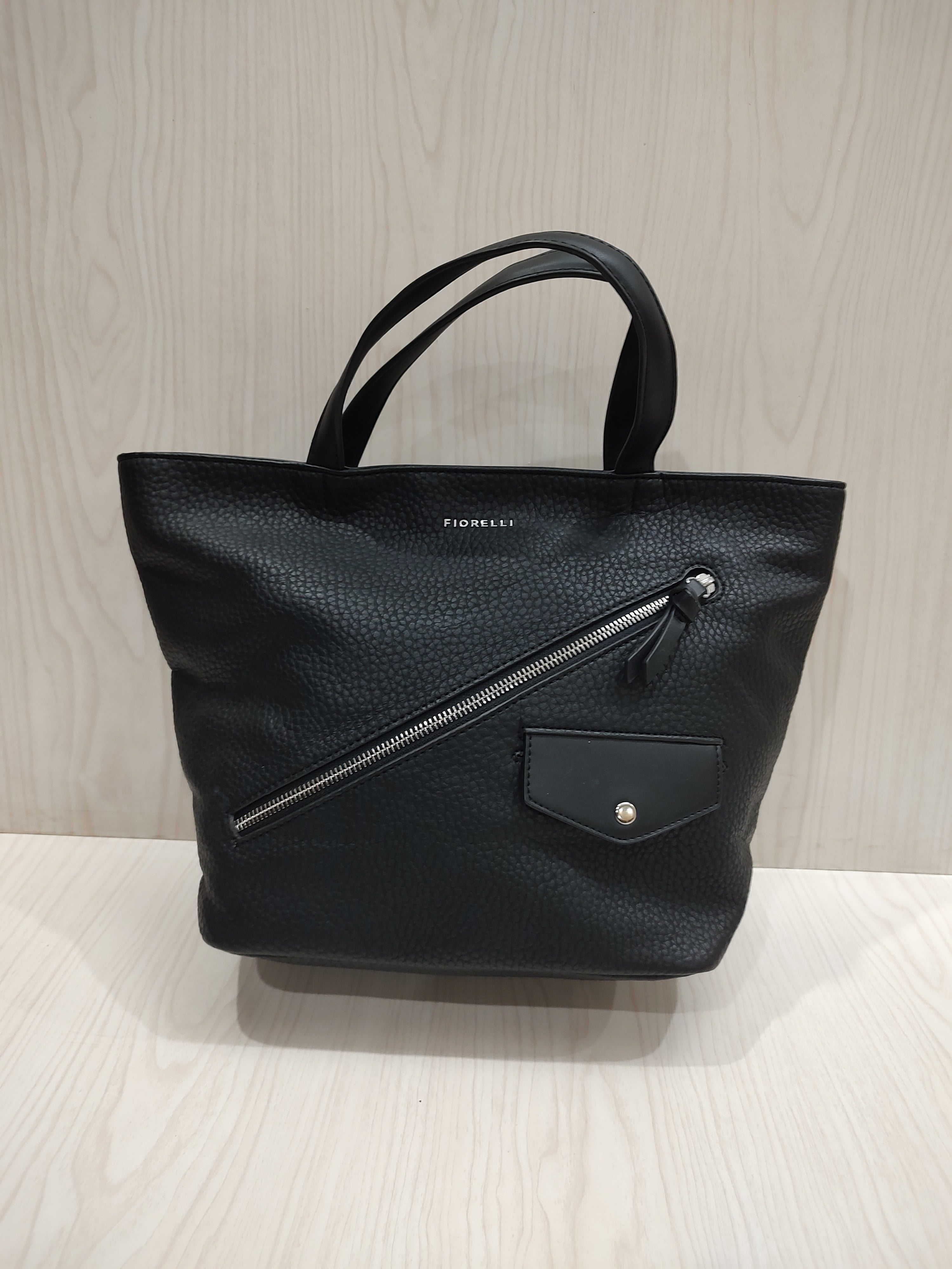 🖤 Chic Pebbled Black Tote Bag with Asymmetric Zip Detail 👜✨