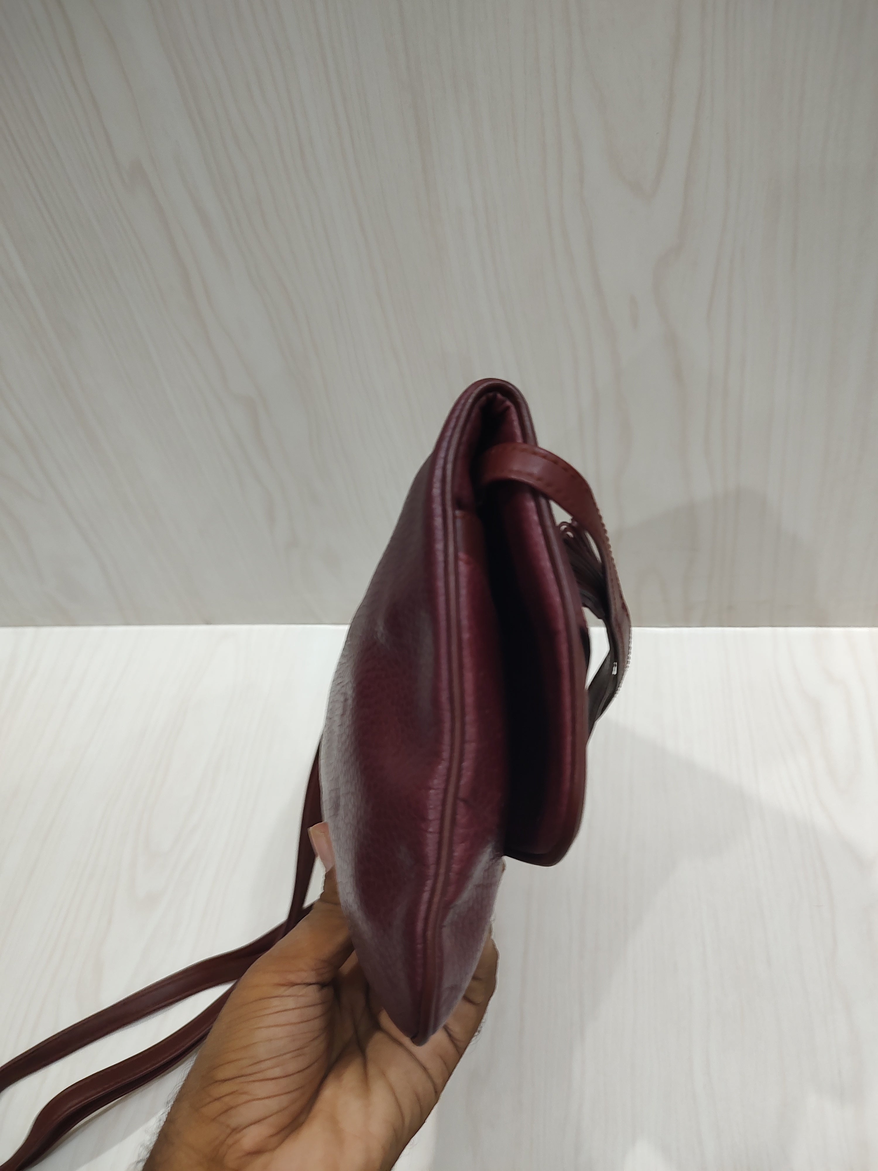 🍷 Vintage Burgundy Leather Flap Crossbody Bag