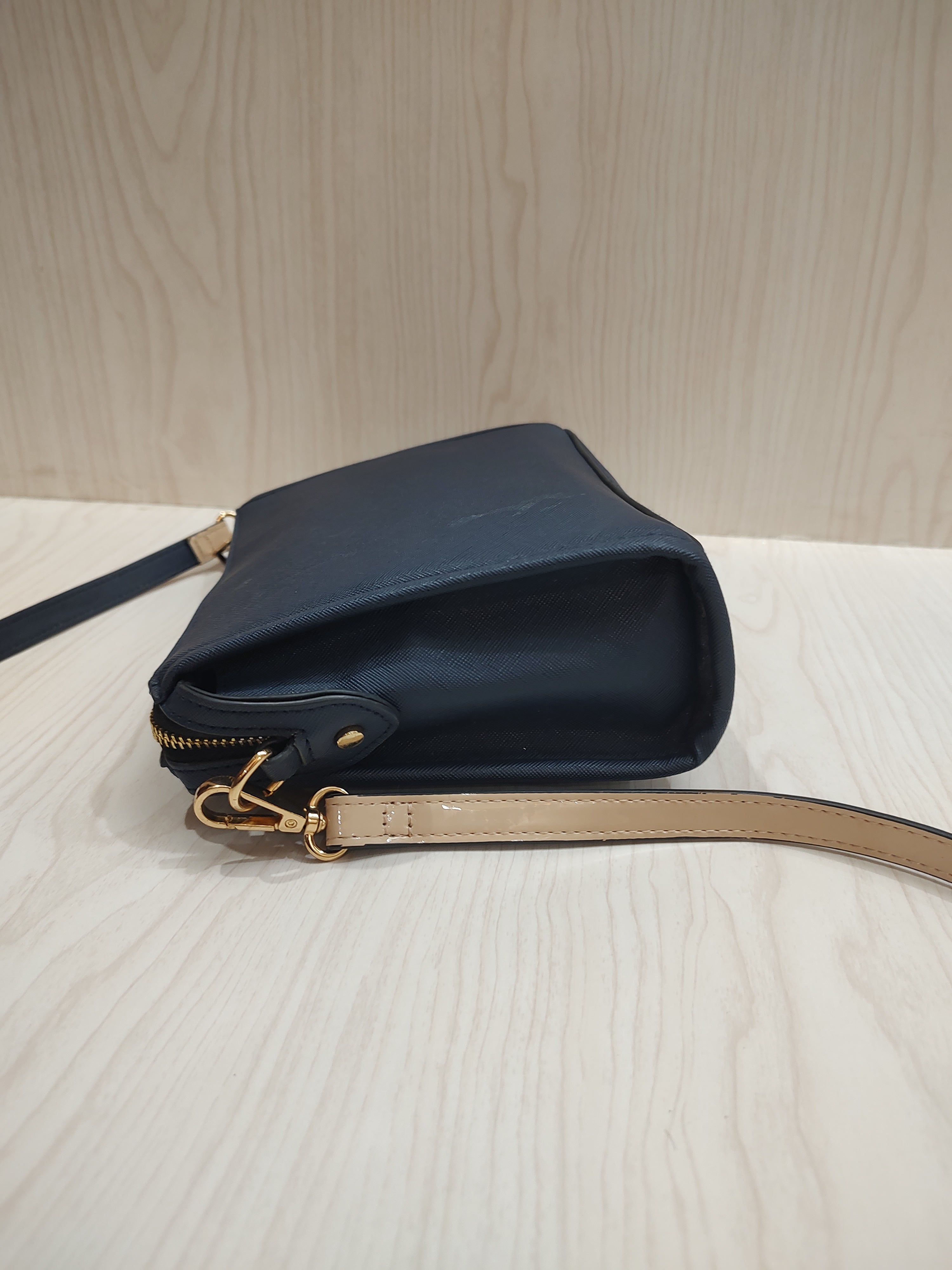 🔷 Sophisticated Navy Two-Tone Crossbody Bag
